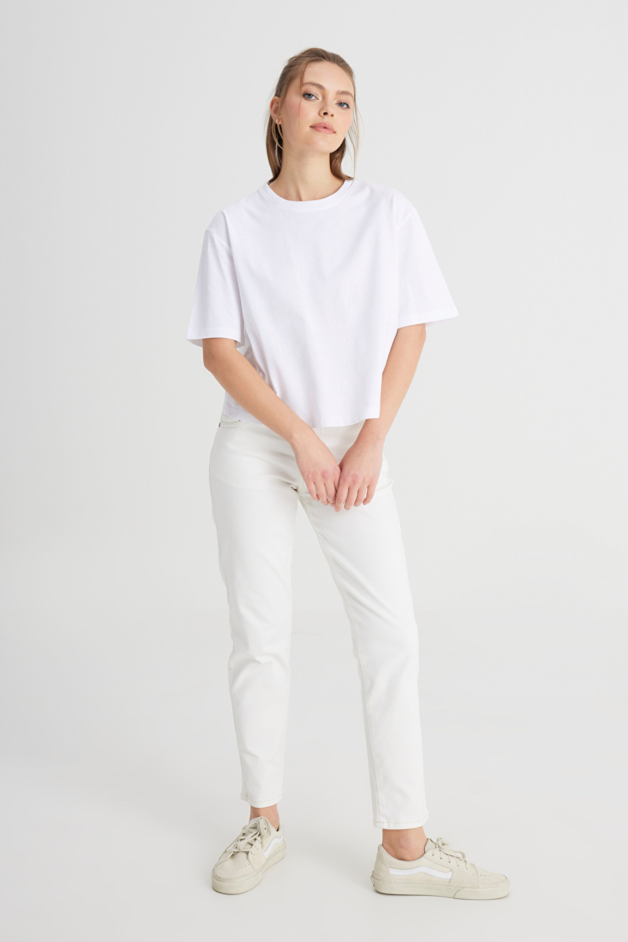 Relaxed Fit Geniş Kesim Bisiklet Yaka %100 Pamuk Beyaz Tişört - White-W241608100 (görsel 3)