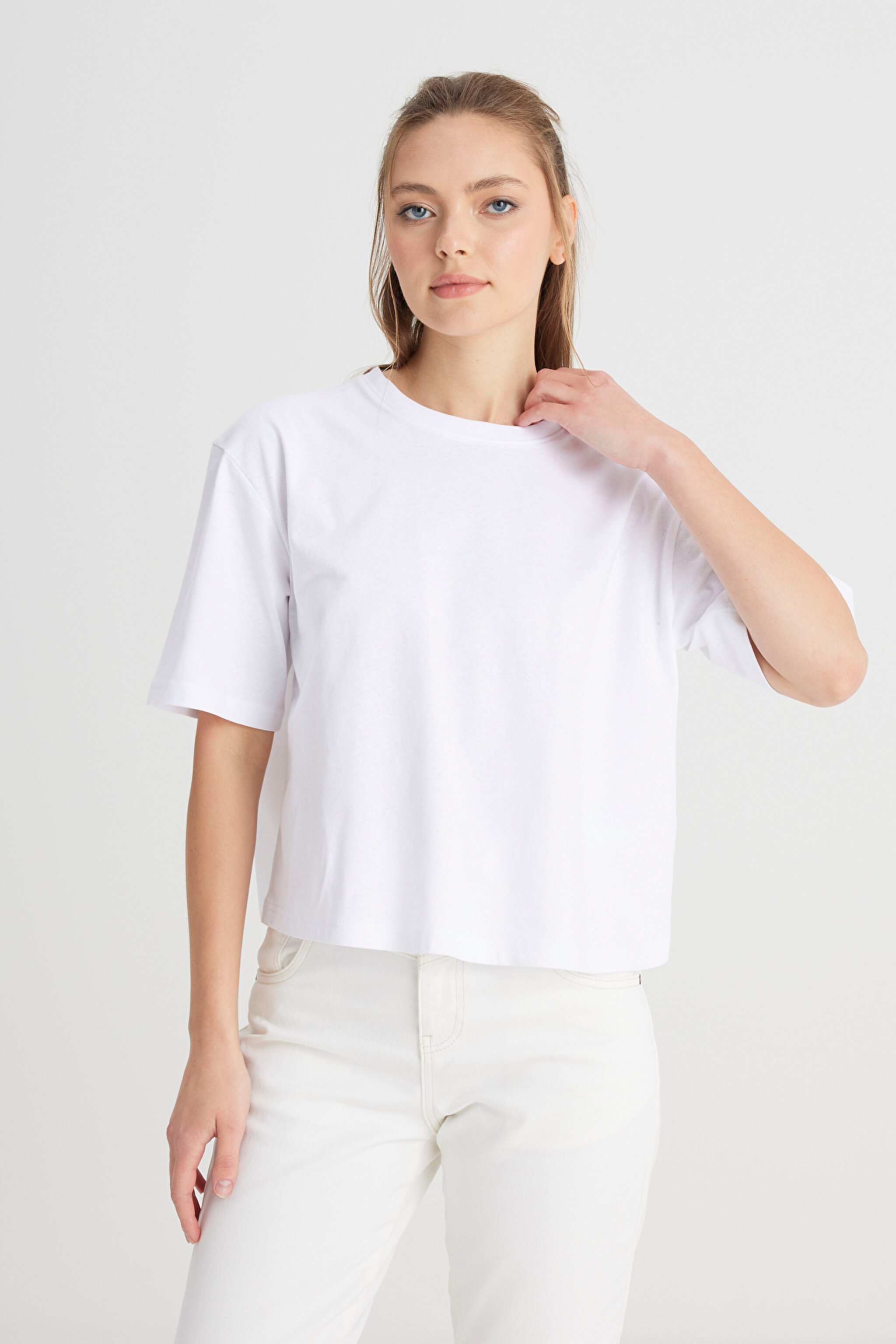 Relaxed Fit Geniş Kesim Bisiklet Yaka %100 Pamuk Beyaz Tişört - White-W241608100 (görsel 4)