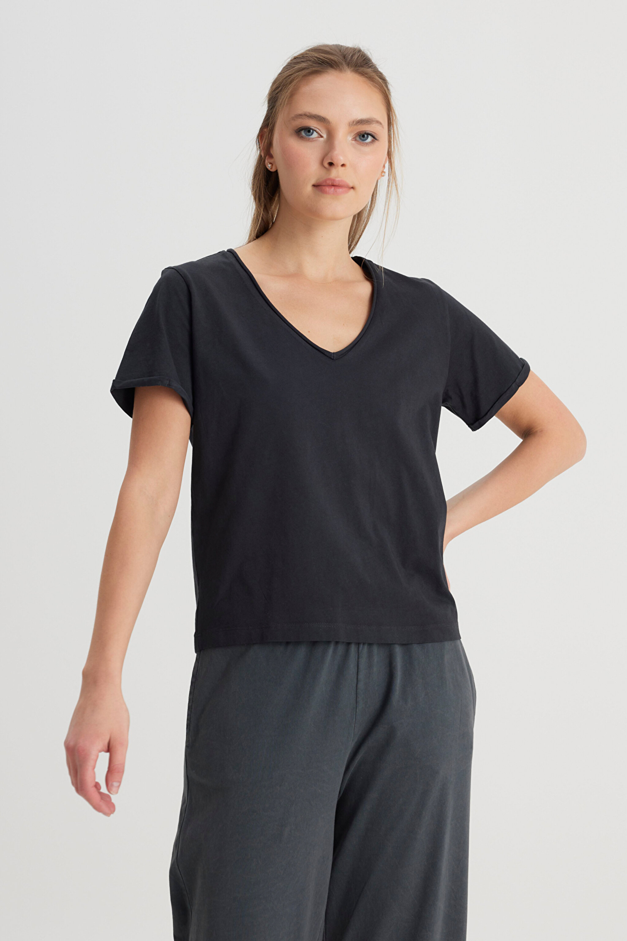 Regular Fit Normal Kesim V Yaka %100 Pamuk Siyah Tişört