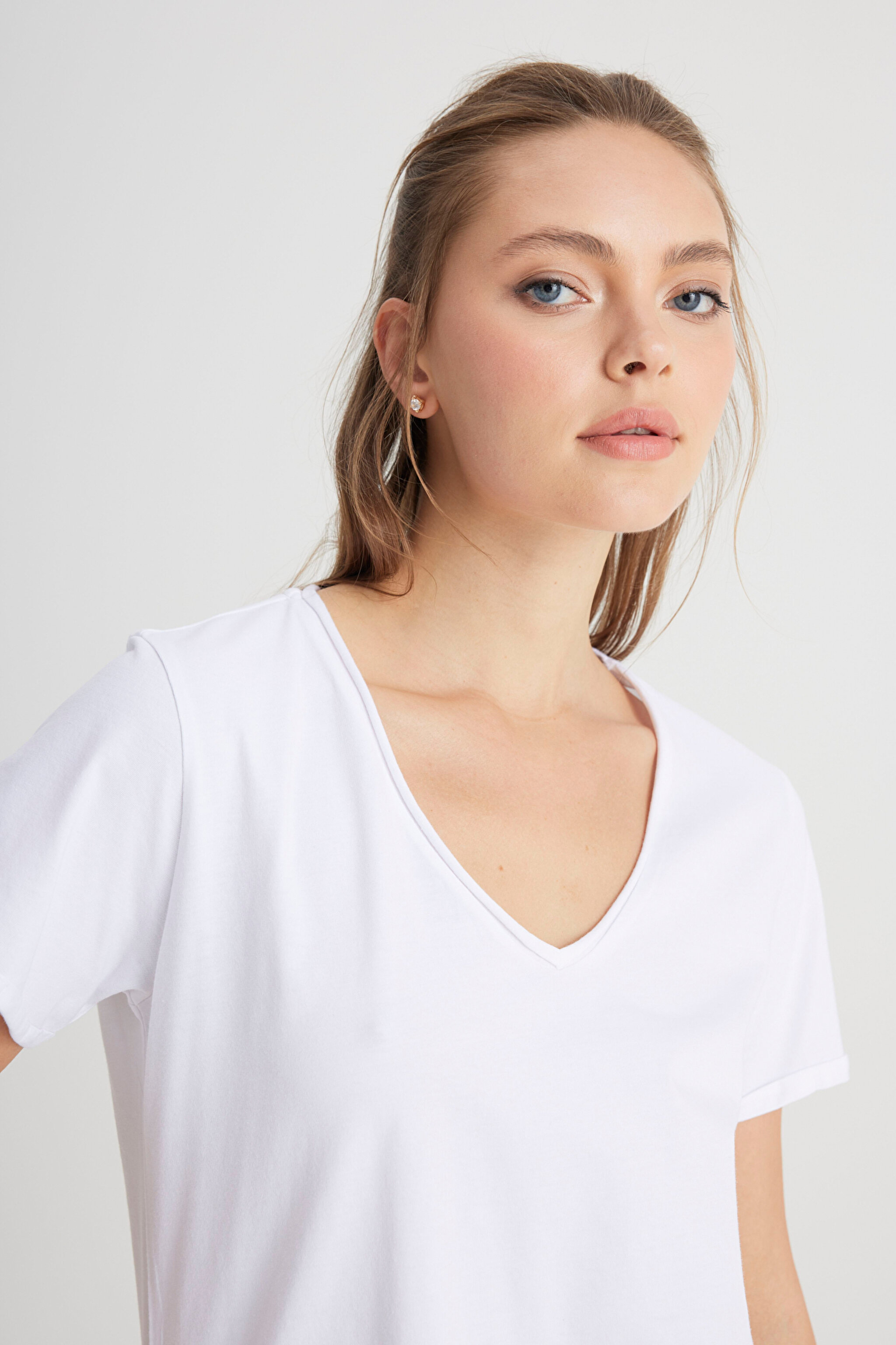 Regular Fit Normal Kesim V Yaka %100 Pamuk Beyaz Tişört - White-W241664100 (görsel 2)