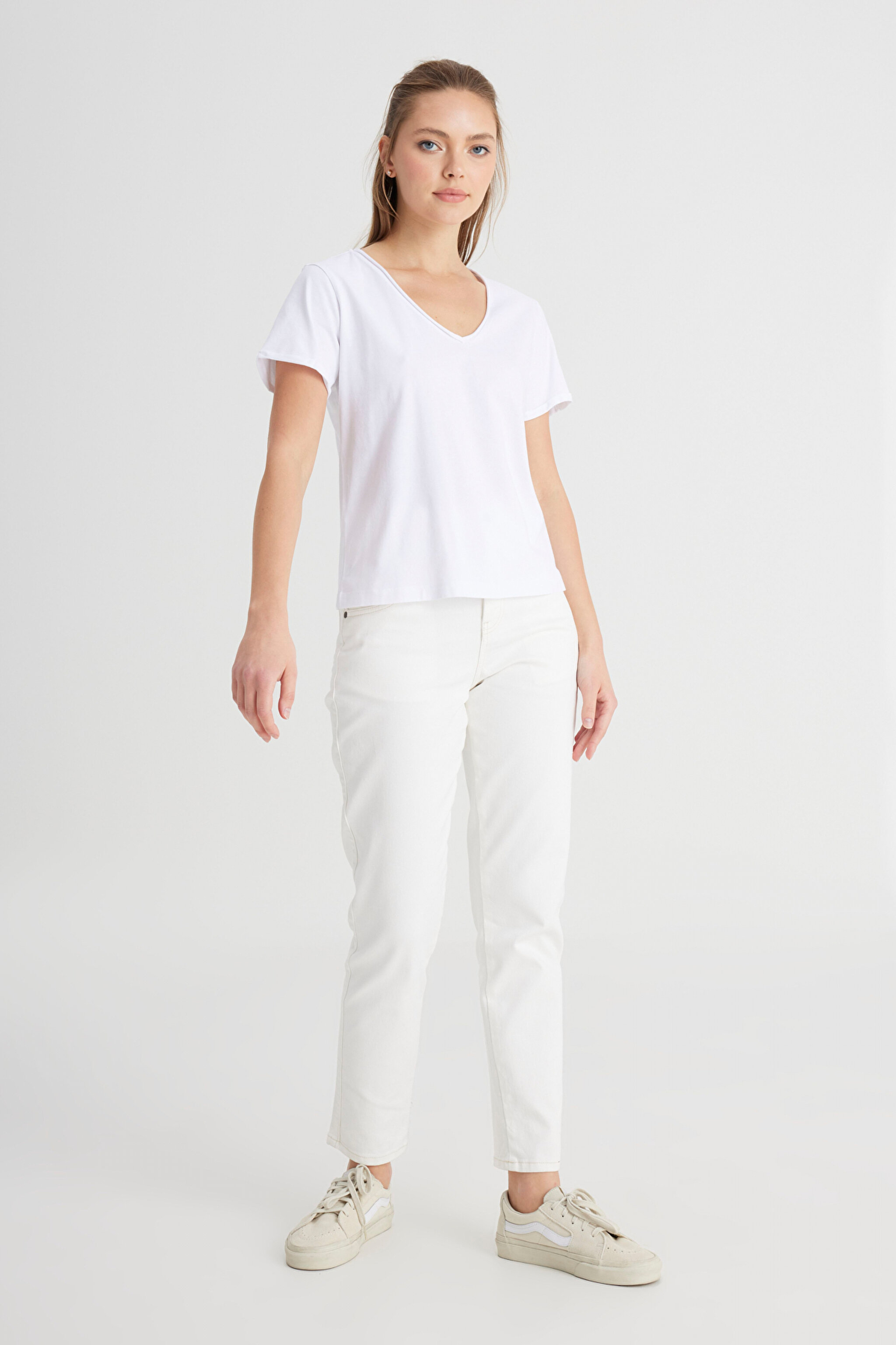 Regular Fit Normal Kesim V Yaka %100 Pamuk Beyaz Tişört - White-W241664100 (görsel 3)