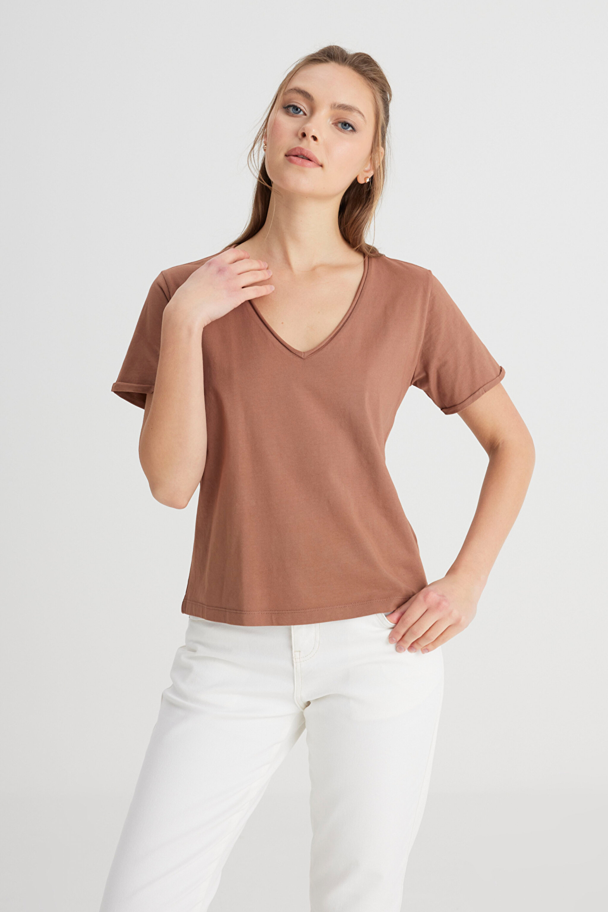 Regular Fit Normal Kesim V Yaka %100 Pamuk Açık Kahverengi Tişört - Light Brown-W241664219