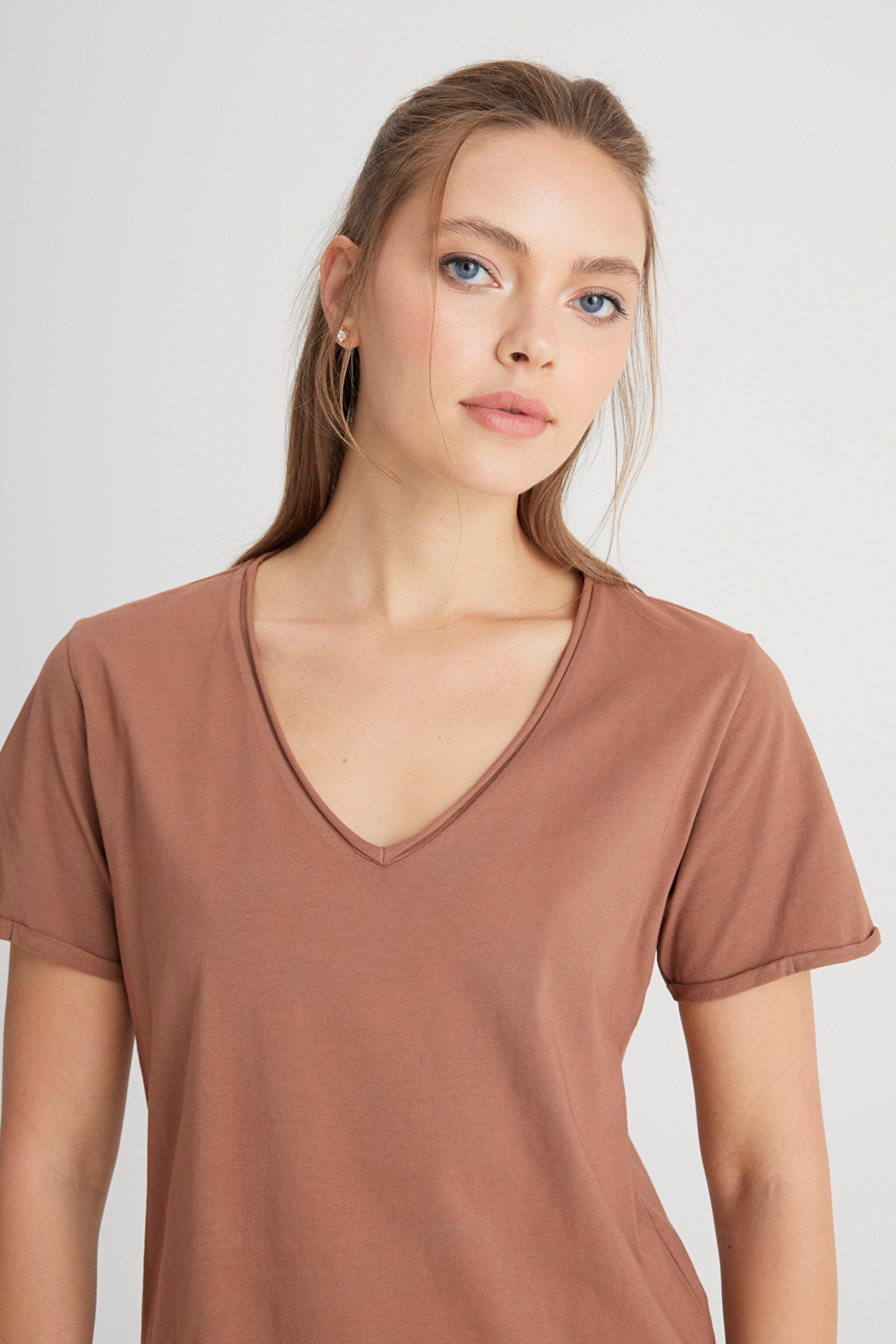 Regular Fit Normal Kesim V Yaka %100 Pamuk Açık Kahverengi Tişört - Light Brown-W241664219 (görsel 2)