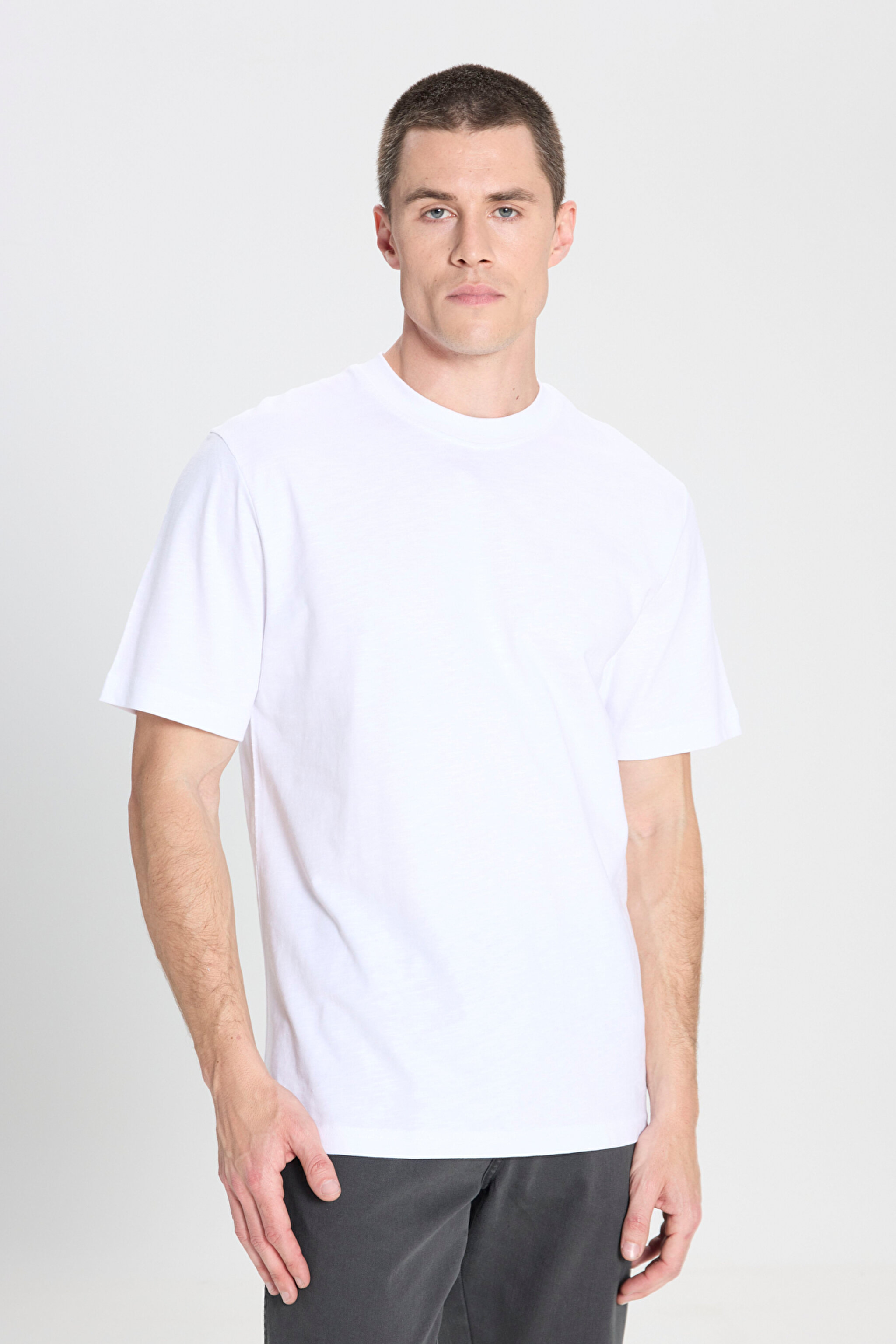 Regular Fit Normal Kesim Bisiklet Yaka %100 Pamuk Beyaz Tişört - White-W241673100 (görsel 3)