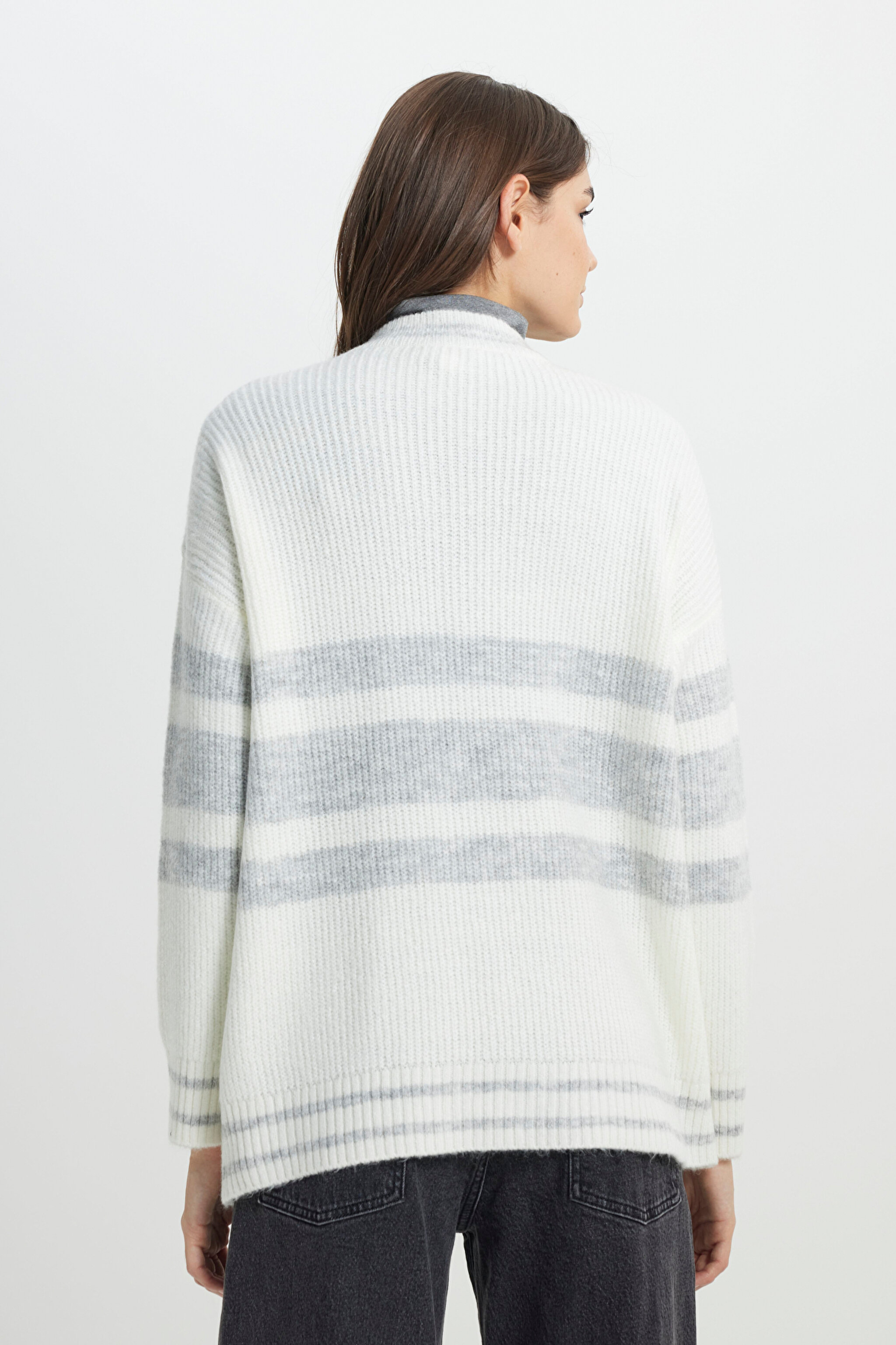 Relaxed Fit Geniş Kesim Yeşil Triko Kazak - Ecru-W242391275 (görsel 4)