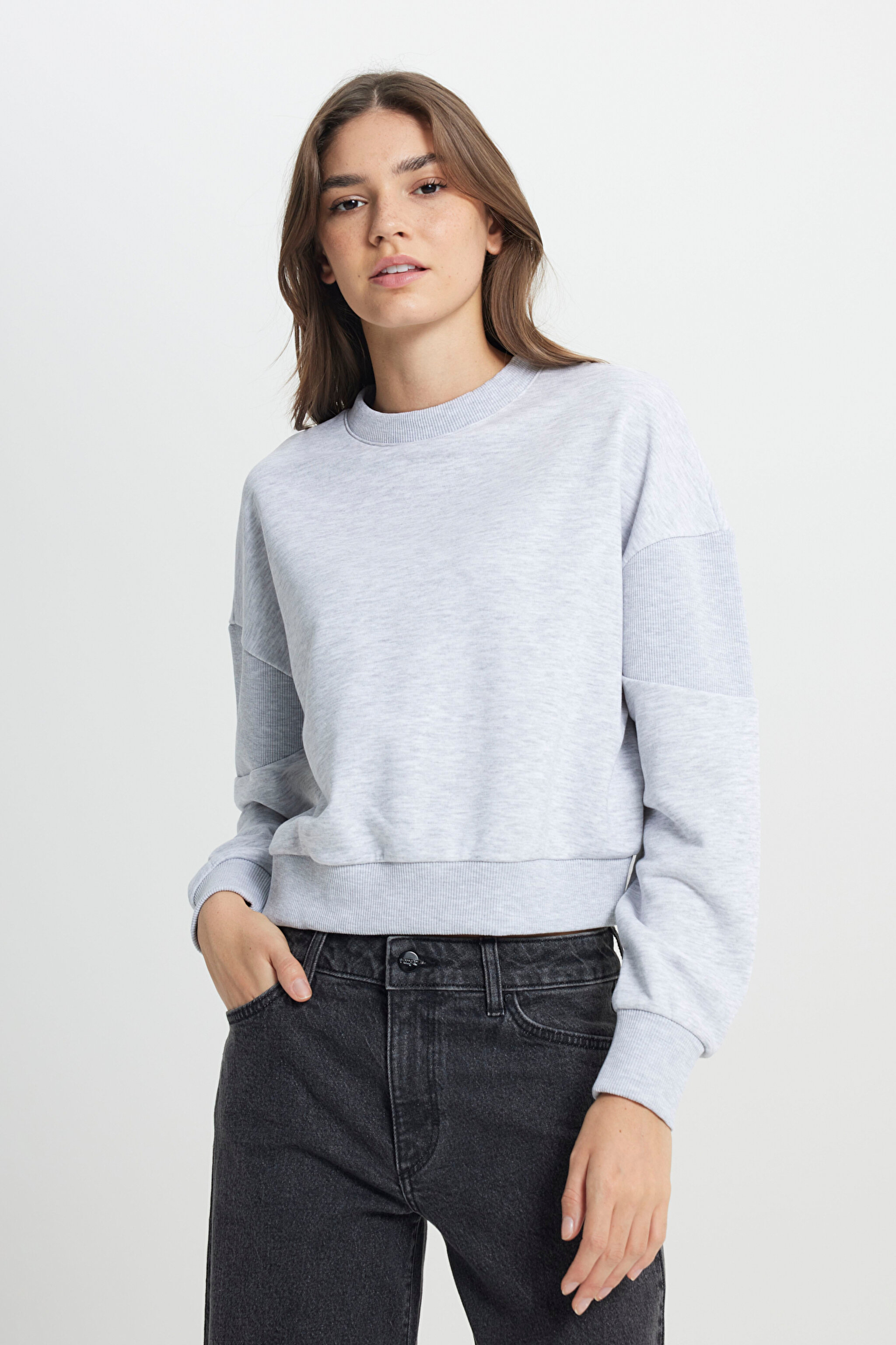 Relaxed Fit Geniş Kesim Bisiklet Yaka Gri Melanj Sweatshirt - Gray Melange-W242451036 (görsel 2)