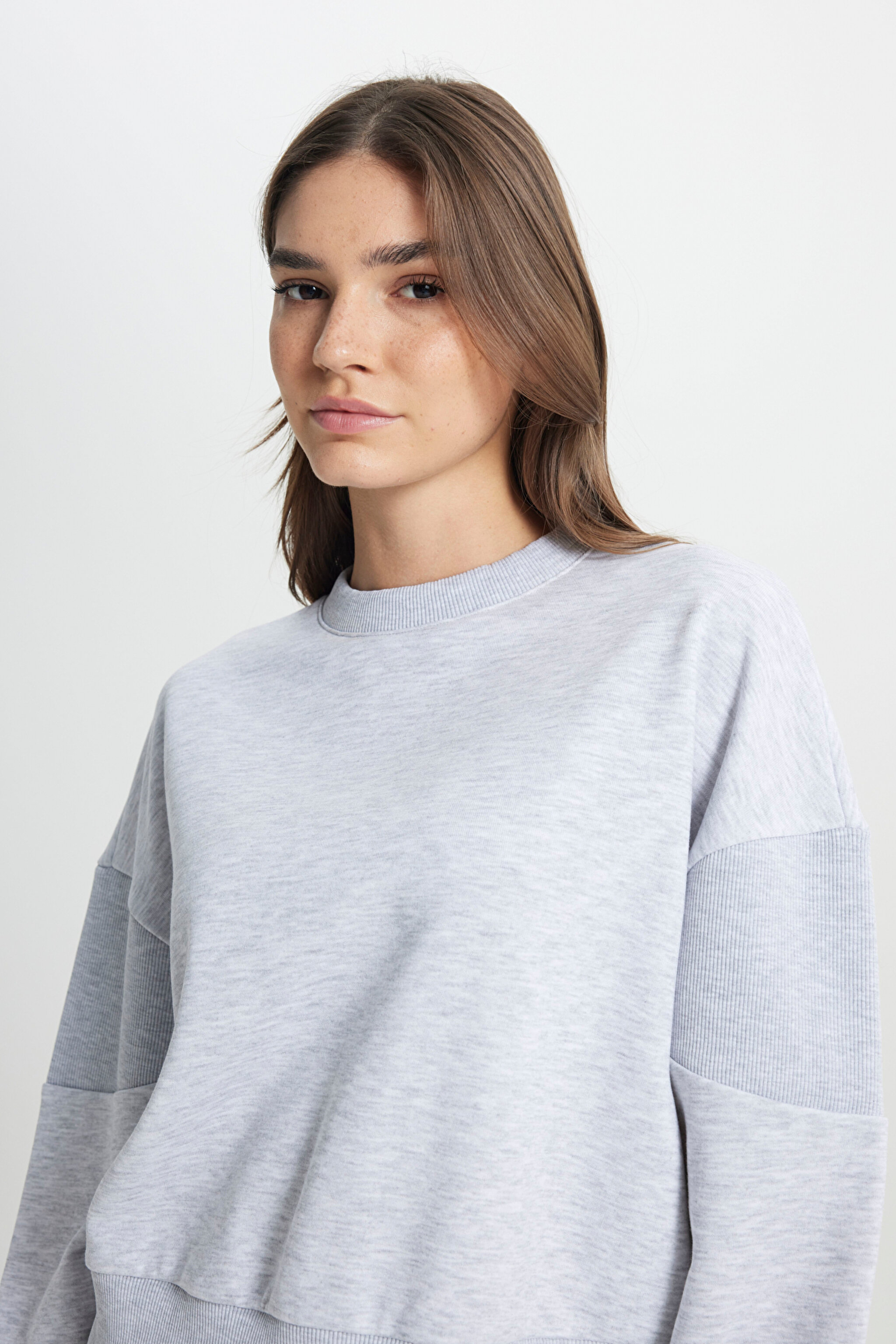Relaxed Fit Geniş Kesim Bisiklet Yaka Gri Melanj Sweatshirt - Gray Melange-W242451036 (görsel 6)