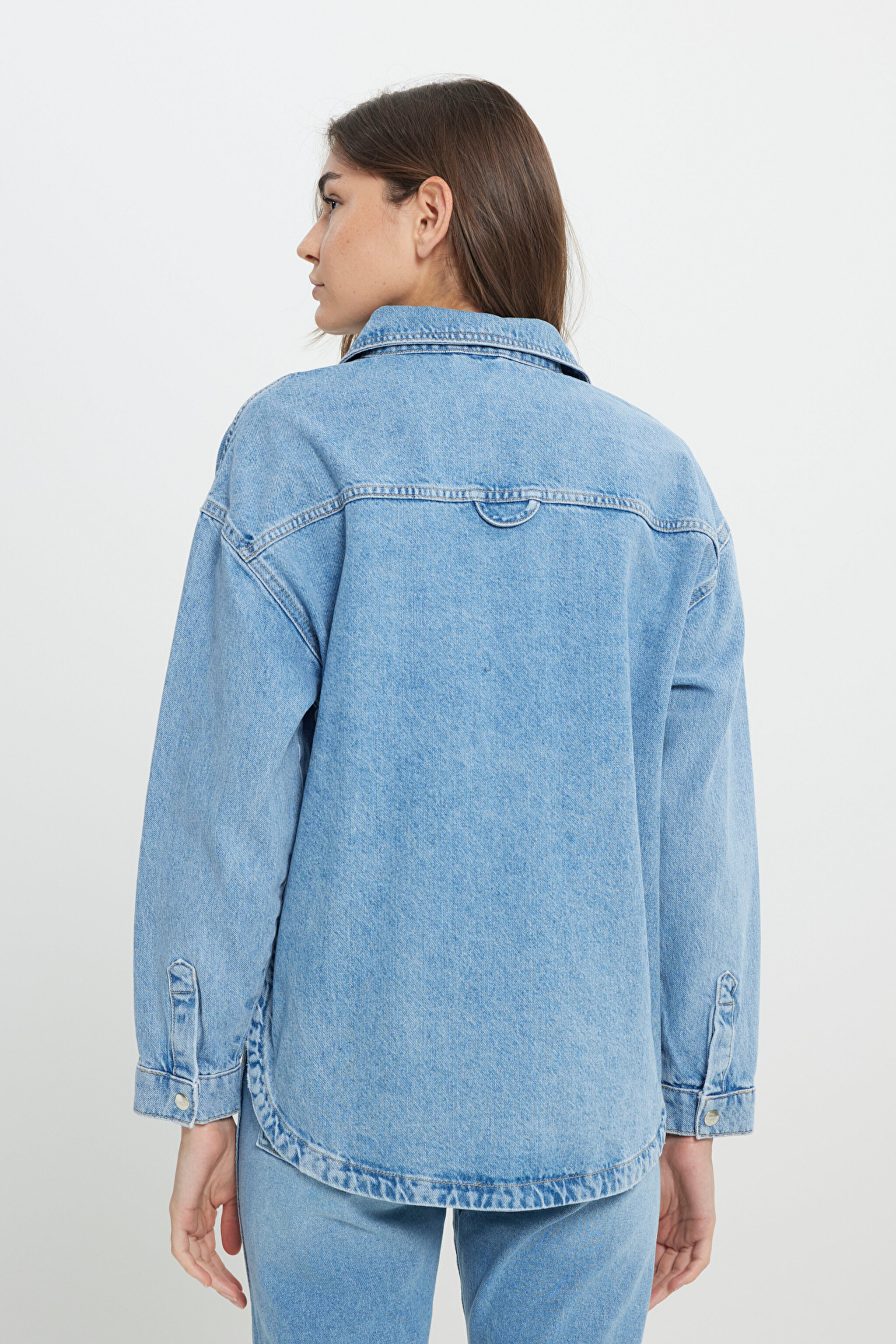 Relaxed Fit Geniş Kesim %100 Pamuk İndigo Jean Denim Gömlek - Light Indigo-W242554319 (görsel 6)