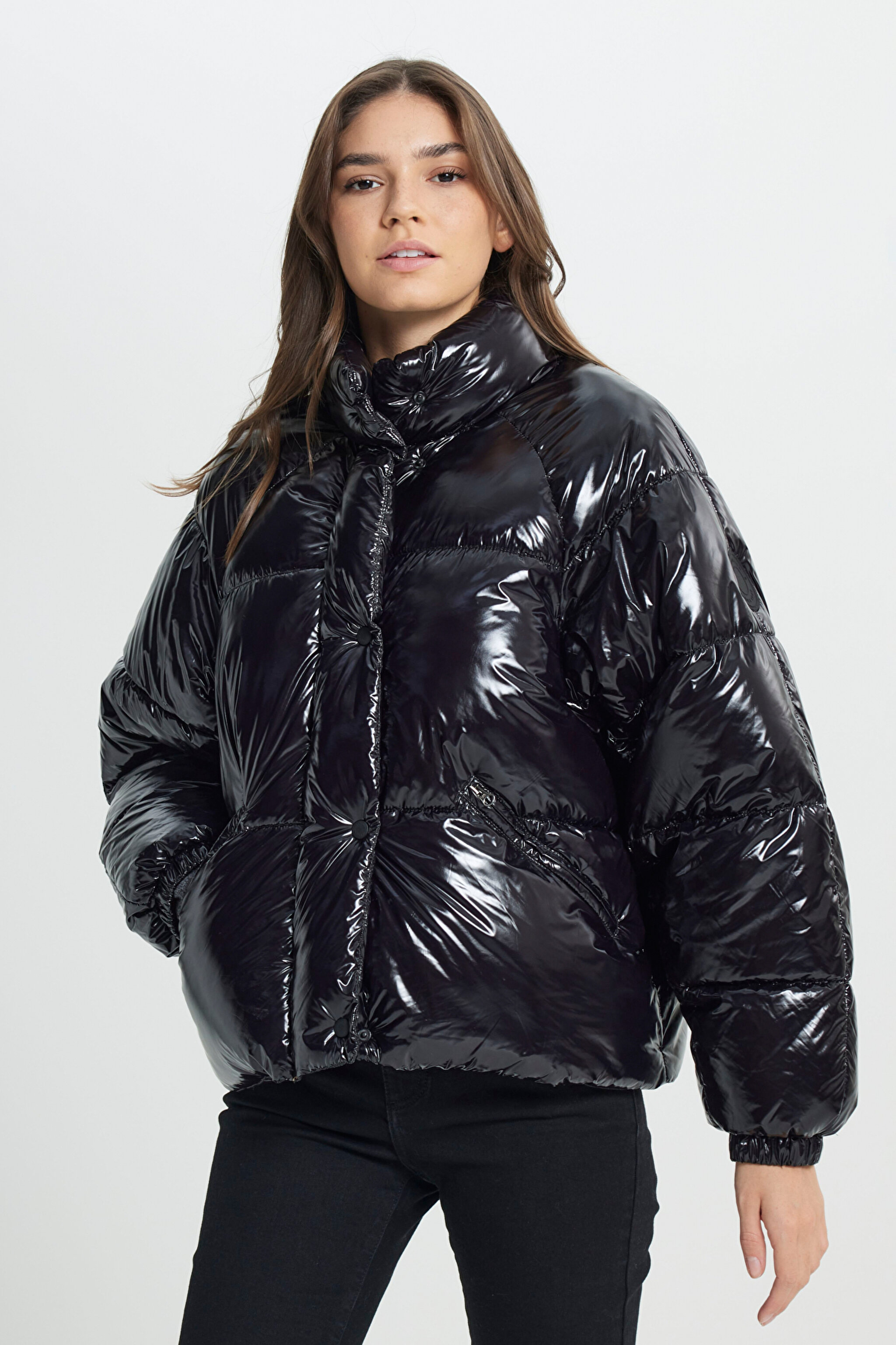 Loose Fit Rahat Kesim Kapüşonlu Siyah Şişme Mont - Black-W242637001