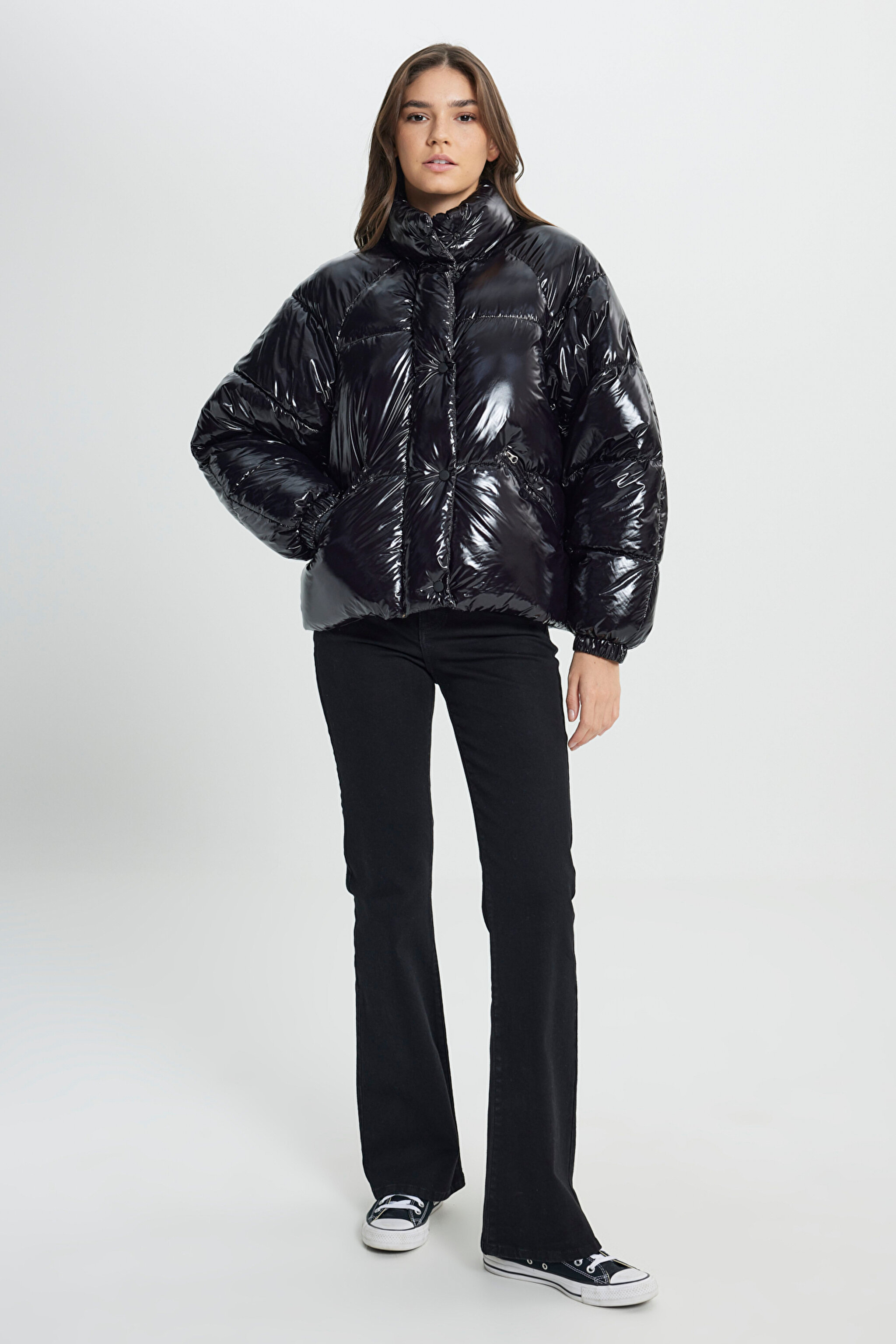 Loose Fit Rahat Kesim Kapüşonlu Siyah Şişme Mont - Black-W242637001 (görsel 4)