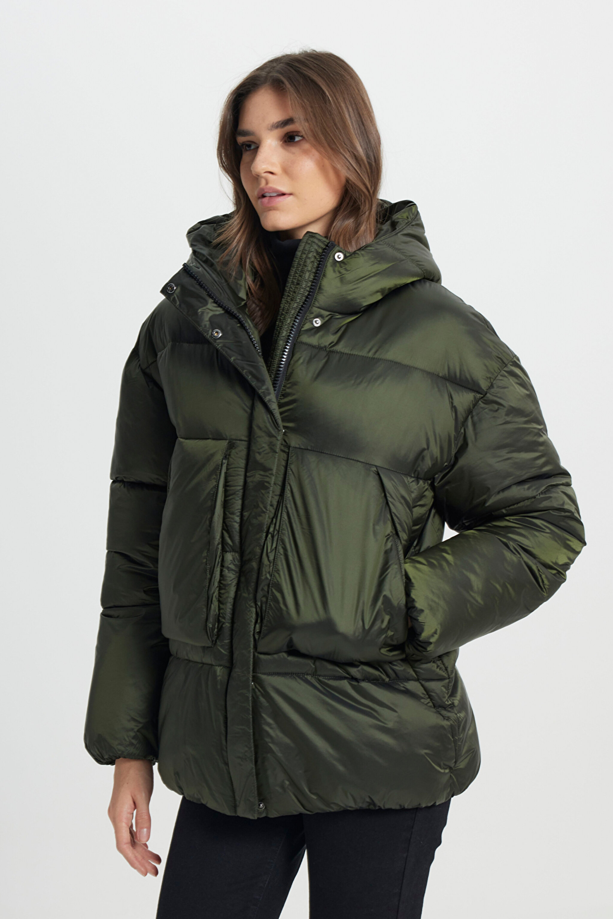 Loose Fit Rahat Kesim Kapüşonlu Haki Şişme Mont - Khaki-W242638801 (görsel 2)