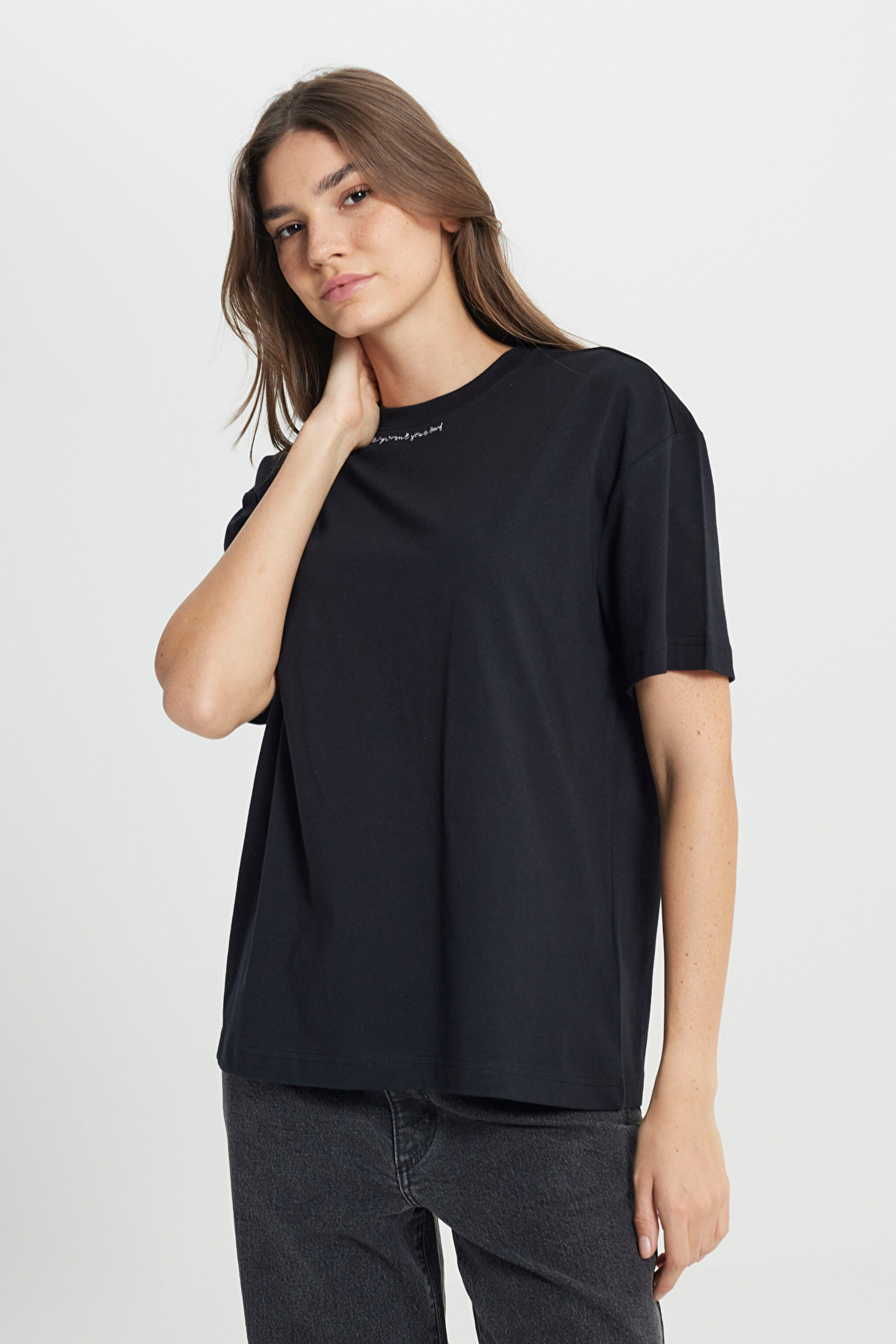 Loose Fit Rahat Kesim Bisiklet Yaka %100 Pamuk Siyah Tişört - Black-W242719001 (görsel 3)