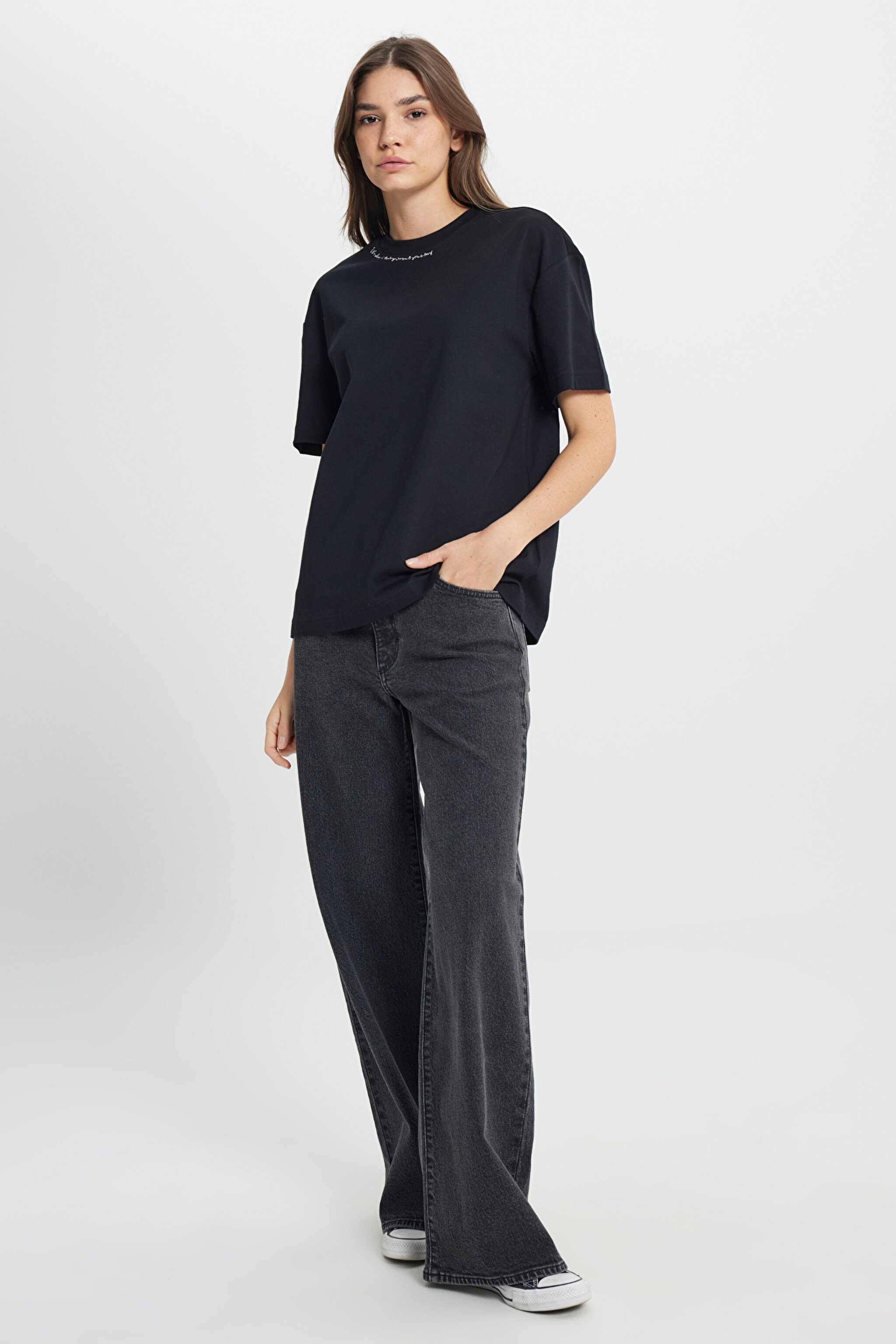 Loose Fit Rahat Kesim Bisiklet Yaka %100 Pamuk Siyah Tişört - Black-W242719001 (görsel 4)