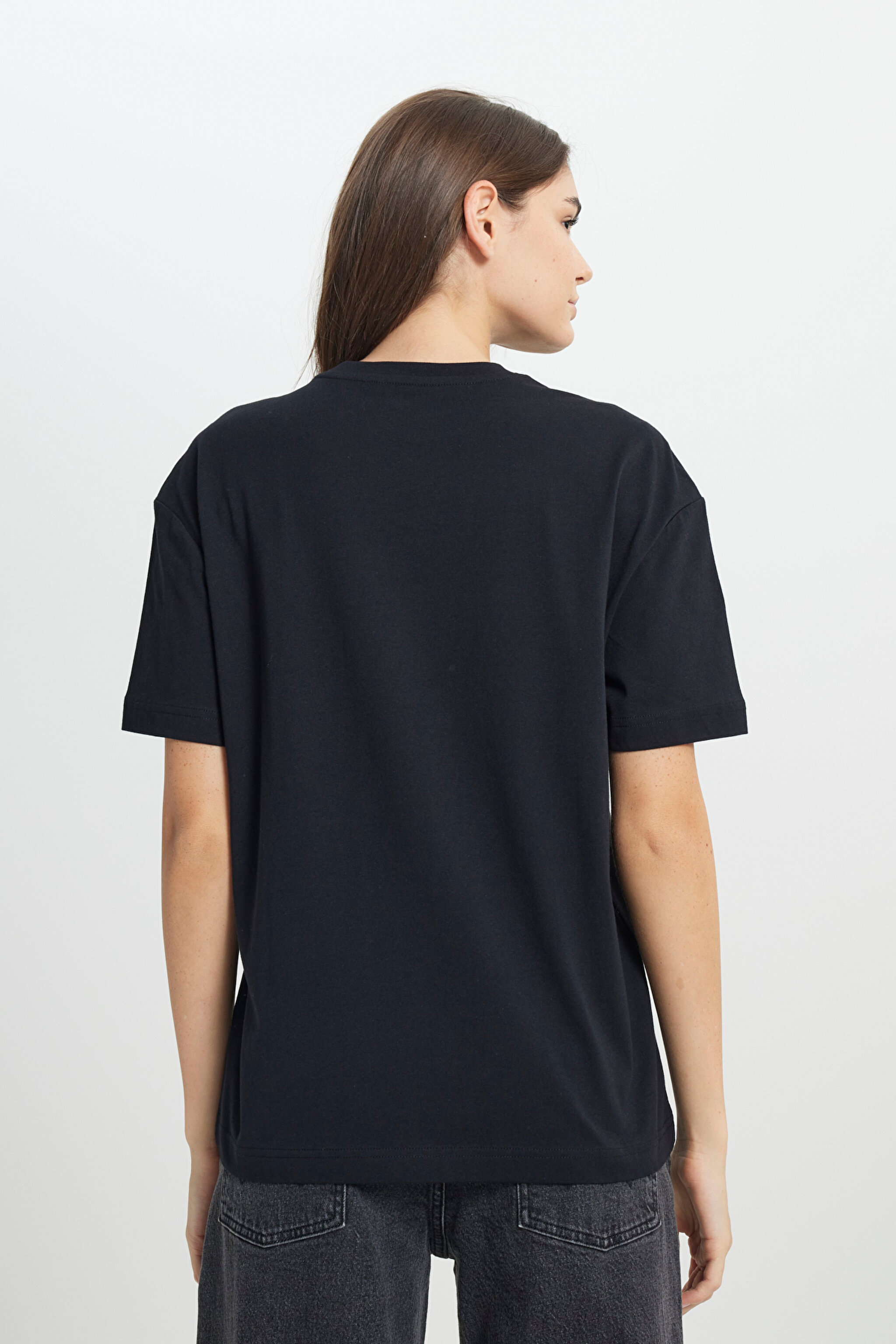 Loose Fit Rahat Kesim Bisiklet Yaka %100 Pamuk Siyah Tişört - Black-W242719001 (görsel 6)