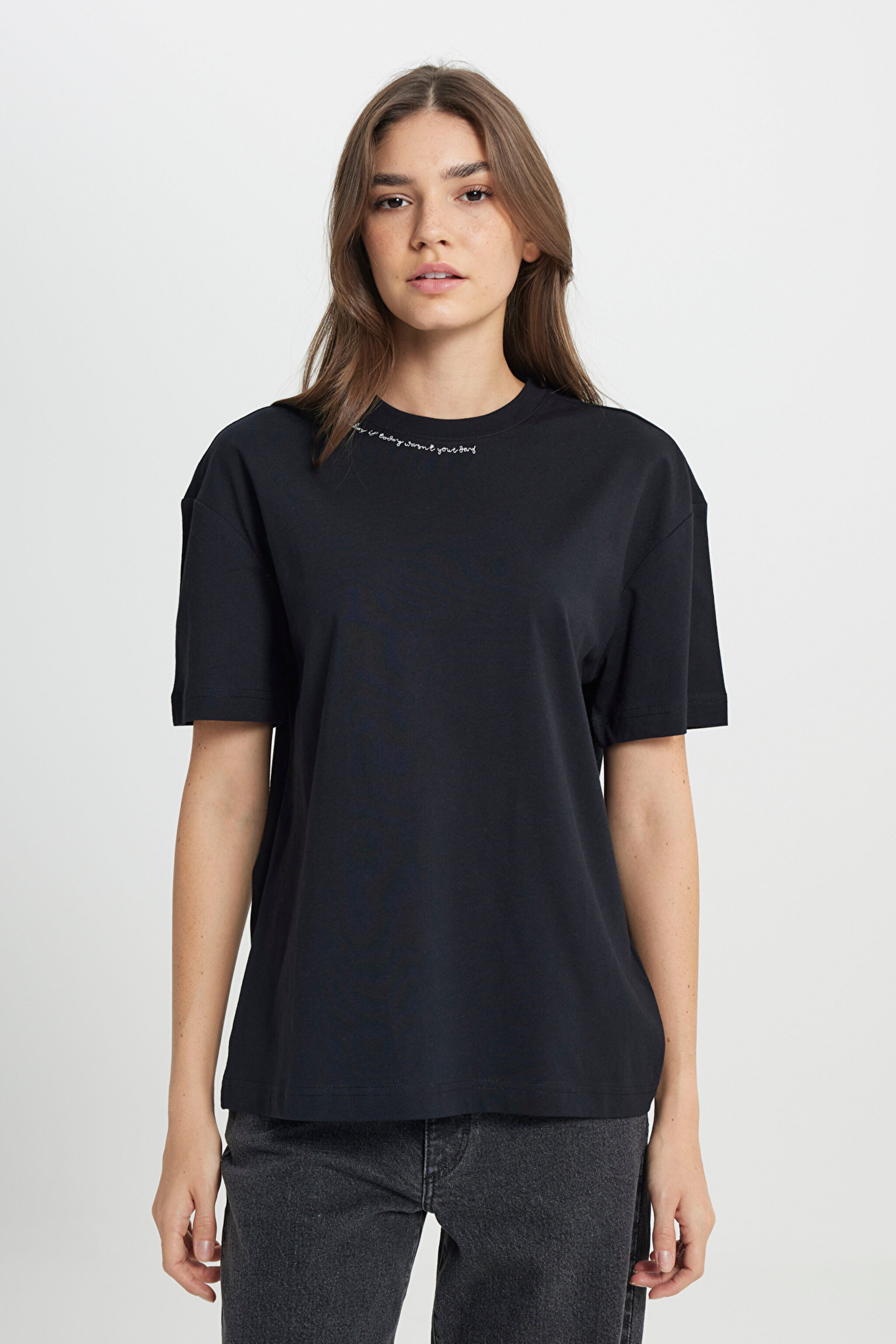 Loose Fit Rahat Kesim Bisiklet Yaka %100 Pamuk Siyah Tişört - Black-W242719001 (görsel 7)
