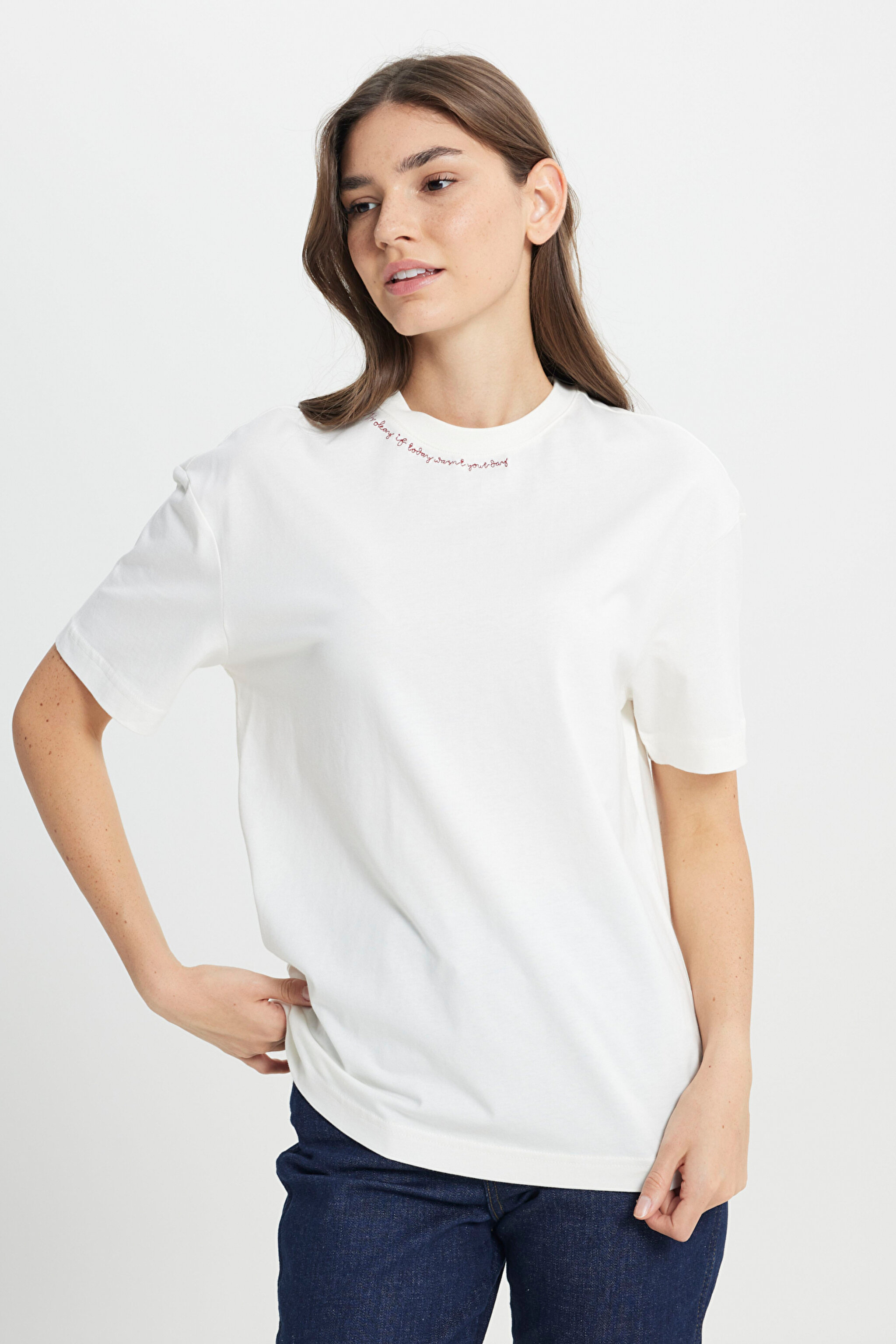 Loose Fit Rahat Kesim Bisiklet Yaka %100 Pamuk Beyaz Tişört - White-W242719100