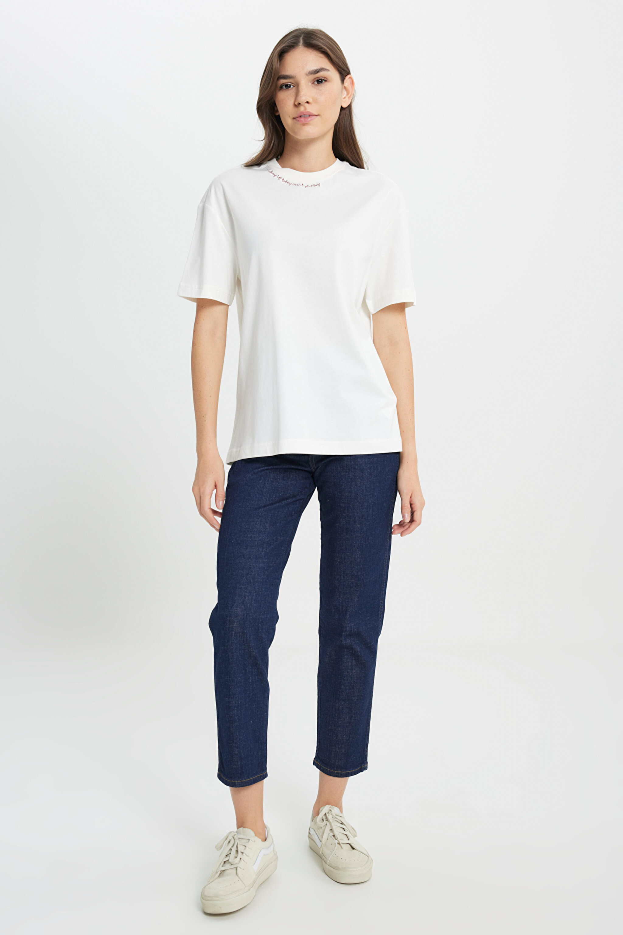 Loose Fit Rahat Kesim Bisiklet Yaka %100 Pamuk Beyaz Tişört - White-W242719100 (görsel 3)