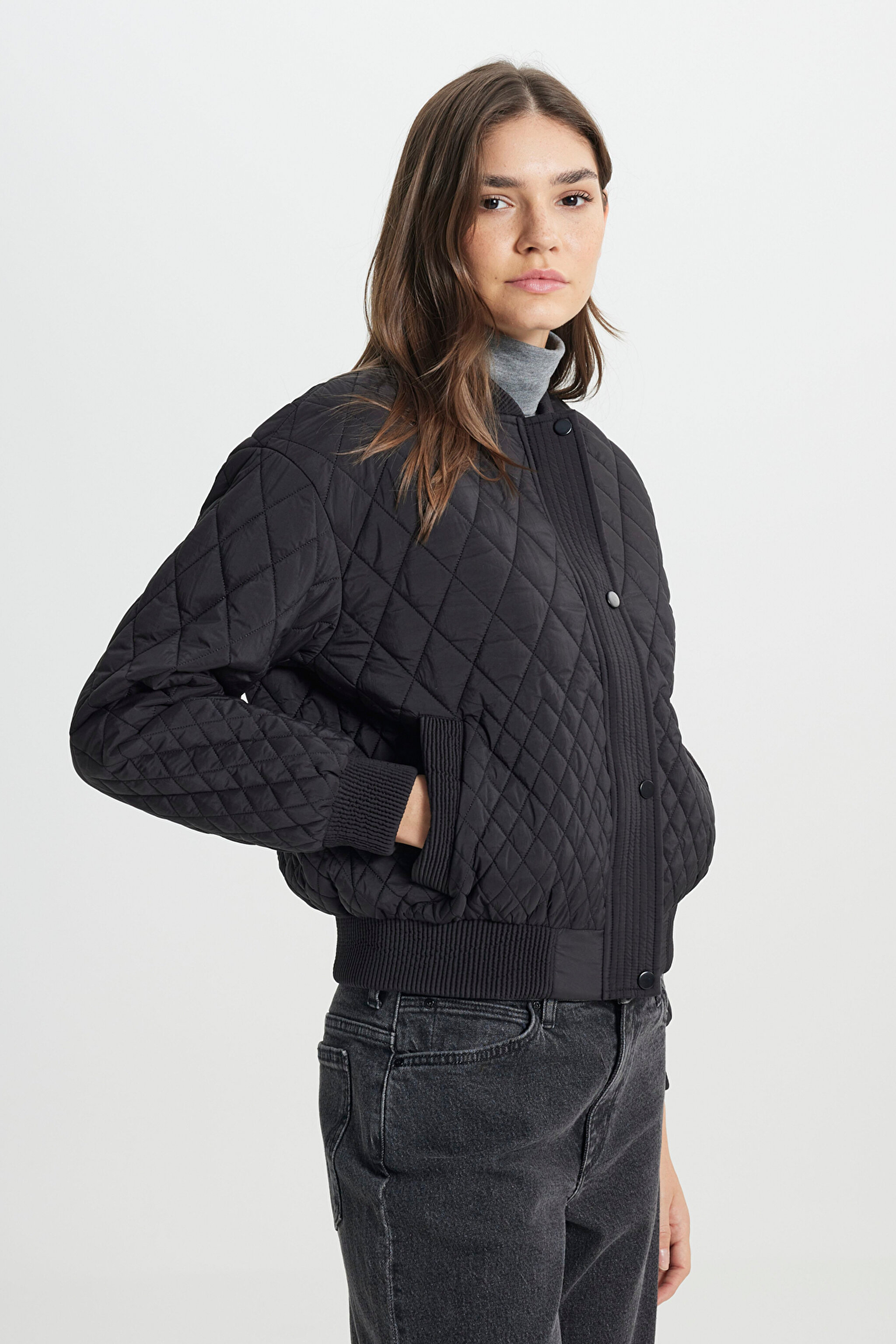 Loose Fit Rahat Kesim Kapitone Detaylı Siyah Bomber Ceket - Black-W242741001 (görsel 2)