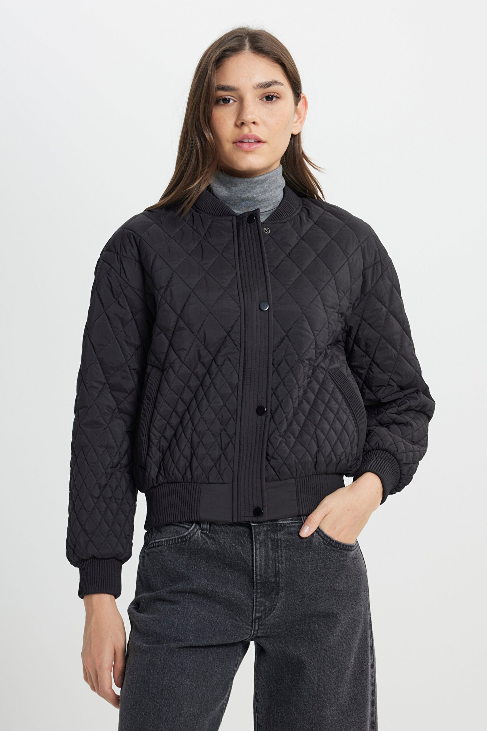 Loose Fit Rahat Kesim Kapitone Detaylı Siyah Bomber Ceket - Black-W242741001 (görsel 3)