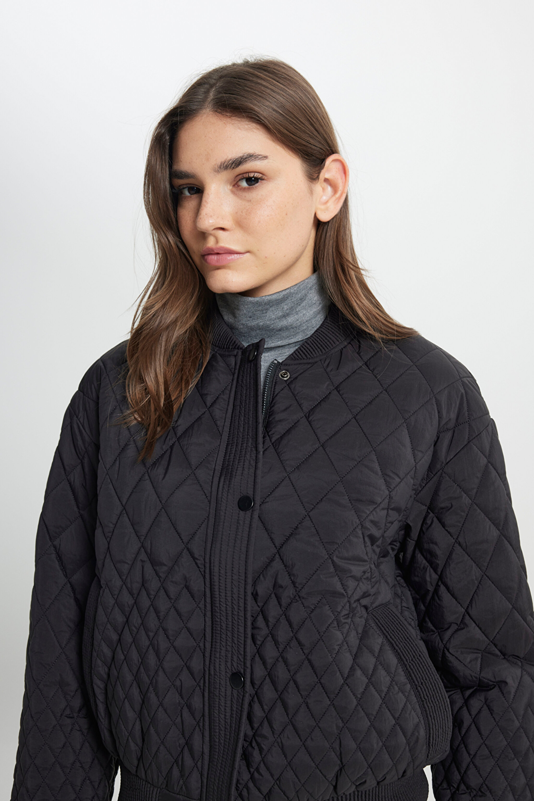 Loose Fit Rahat Kesim Kapitone Detaylı Siyah Bomber Ceket - Black-W242741001 (görsel 5)