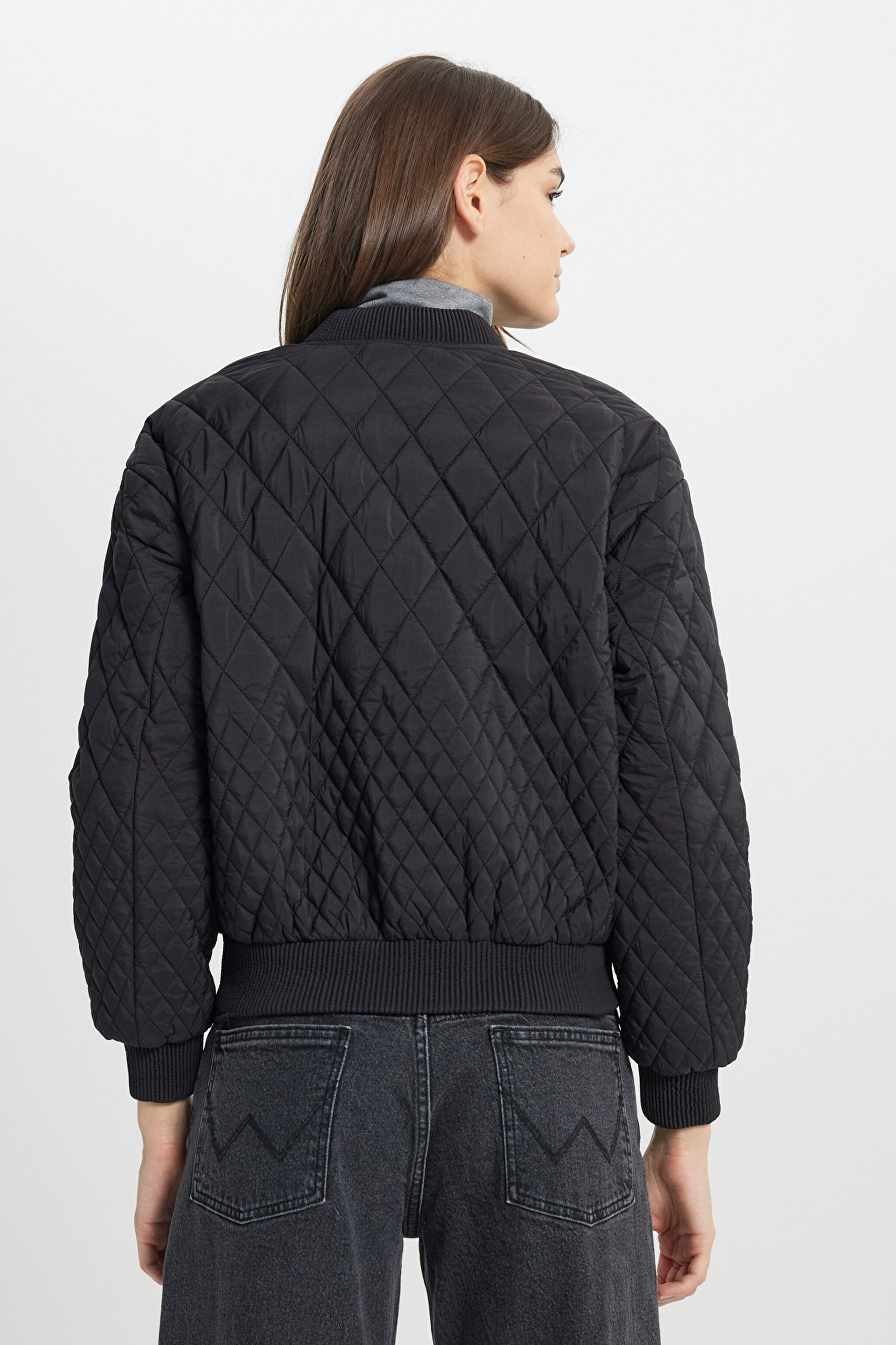 Loose Fit Rahat Kesim Kapitone Detaylı Siyah Bomber Ceket - Black-W242741001 (görsel 6)