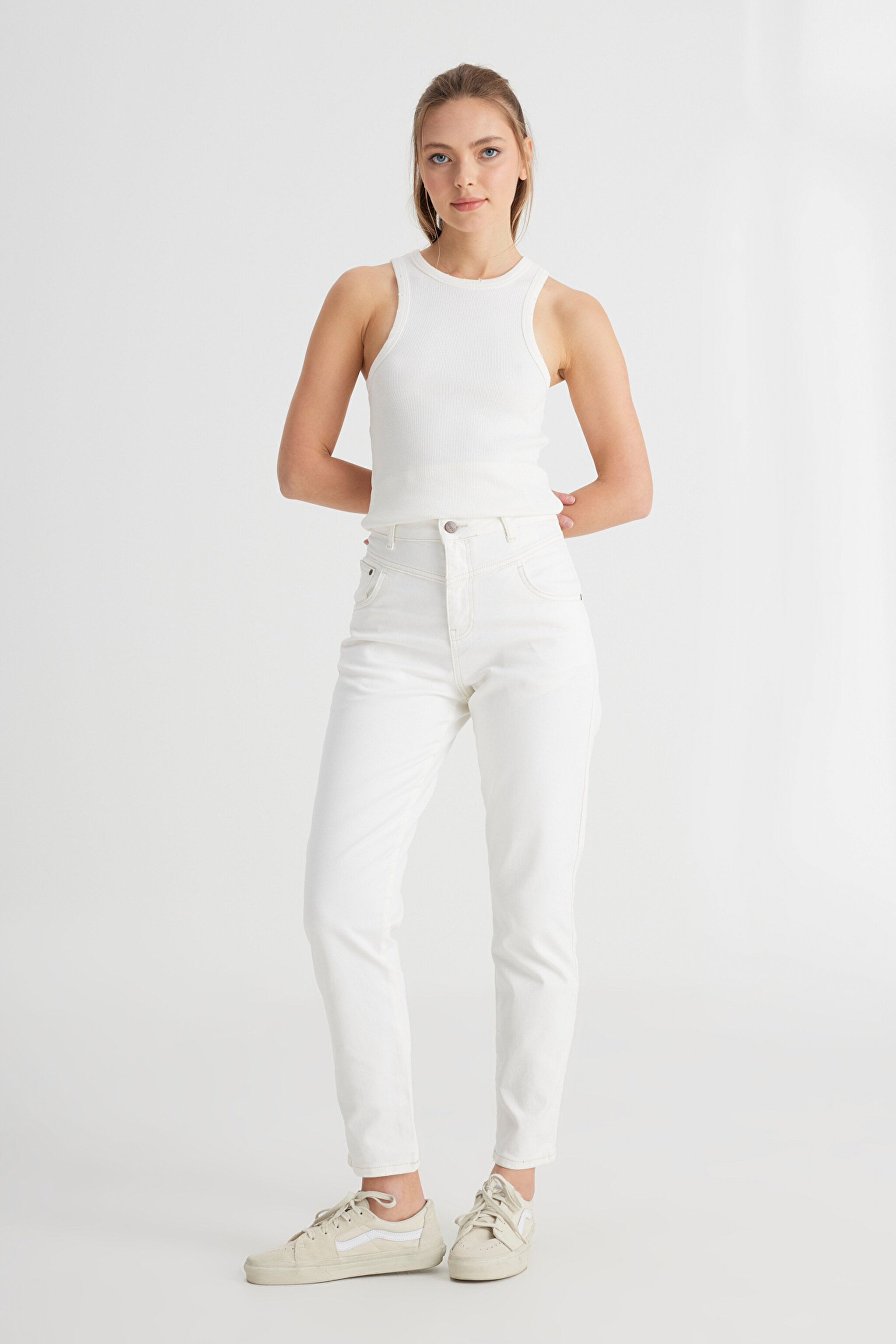 Mom Fit Yüksek Bel Dar Paça Beyaz Esnek Jean Kot Pantolon - White-W246008100 (görsel 2)