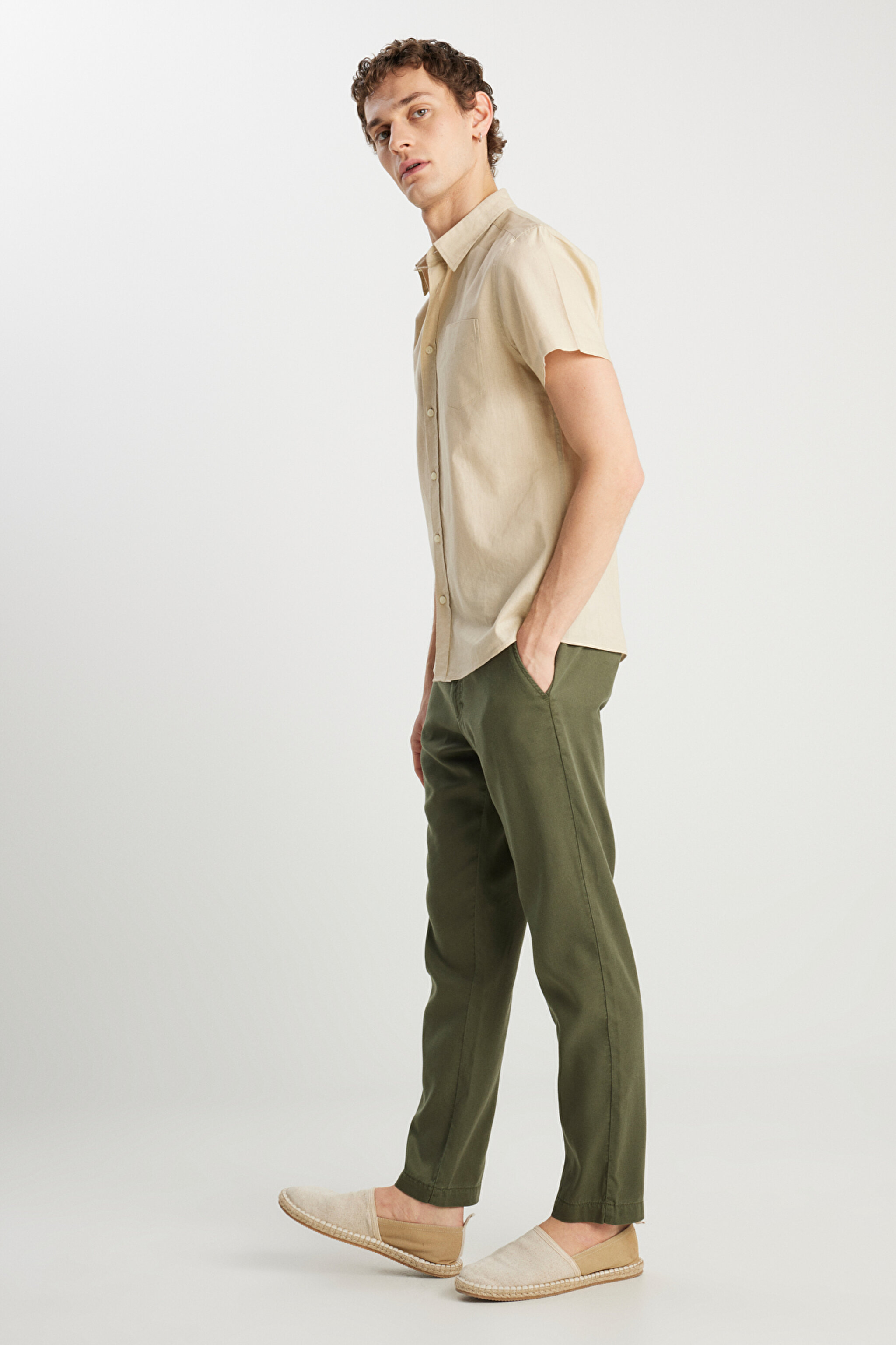 Regular Fit Normal Kesim Lastikli Bel Haki Chino Pantolon