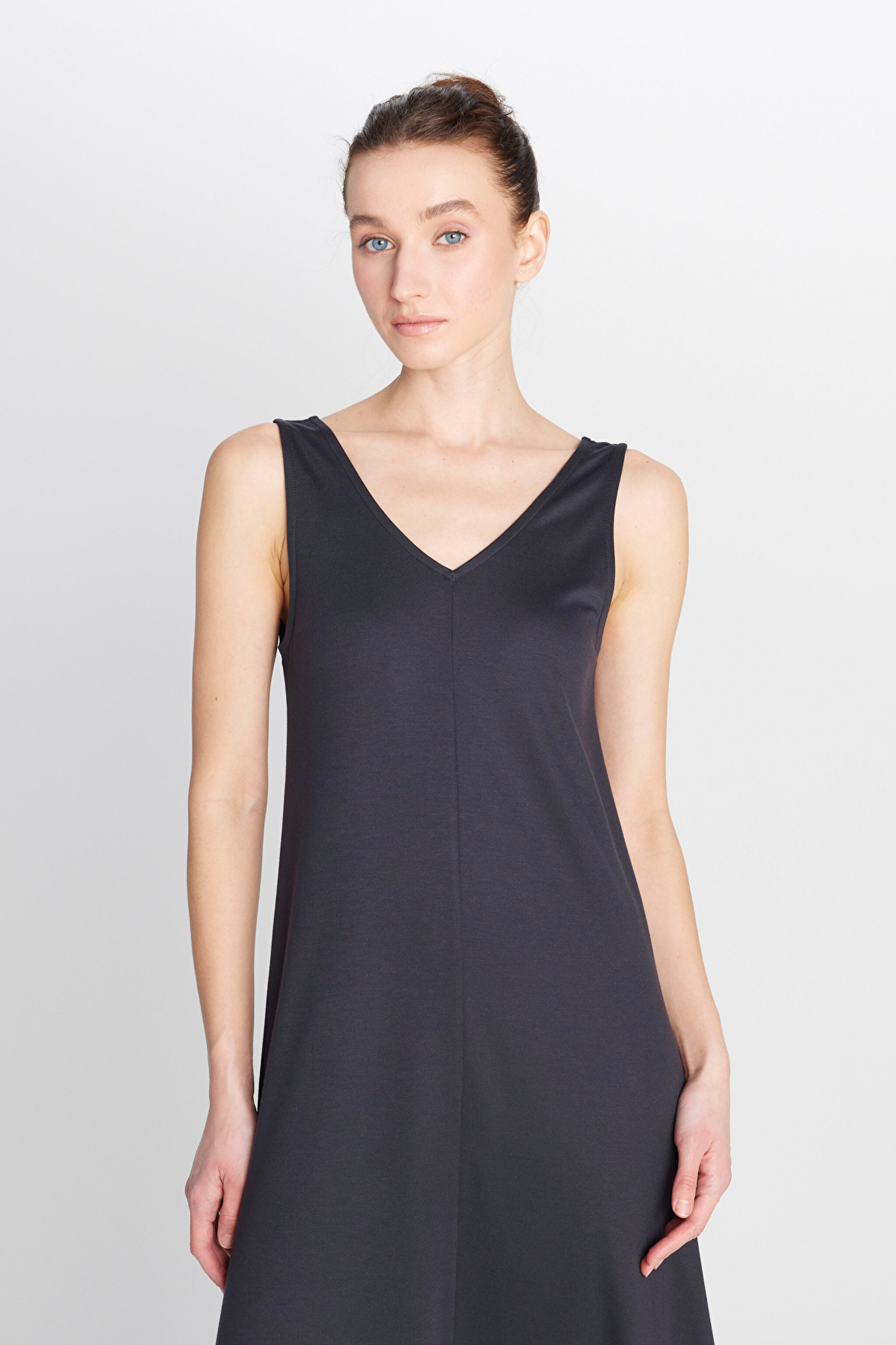 Regular Fit Normal Kesim V Yaka Siyah Midi Elbise