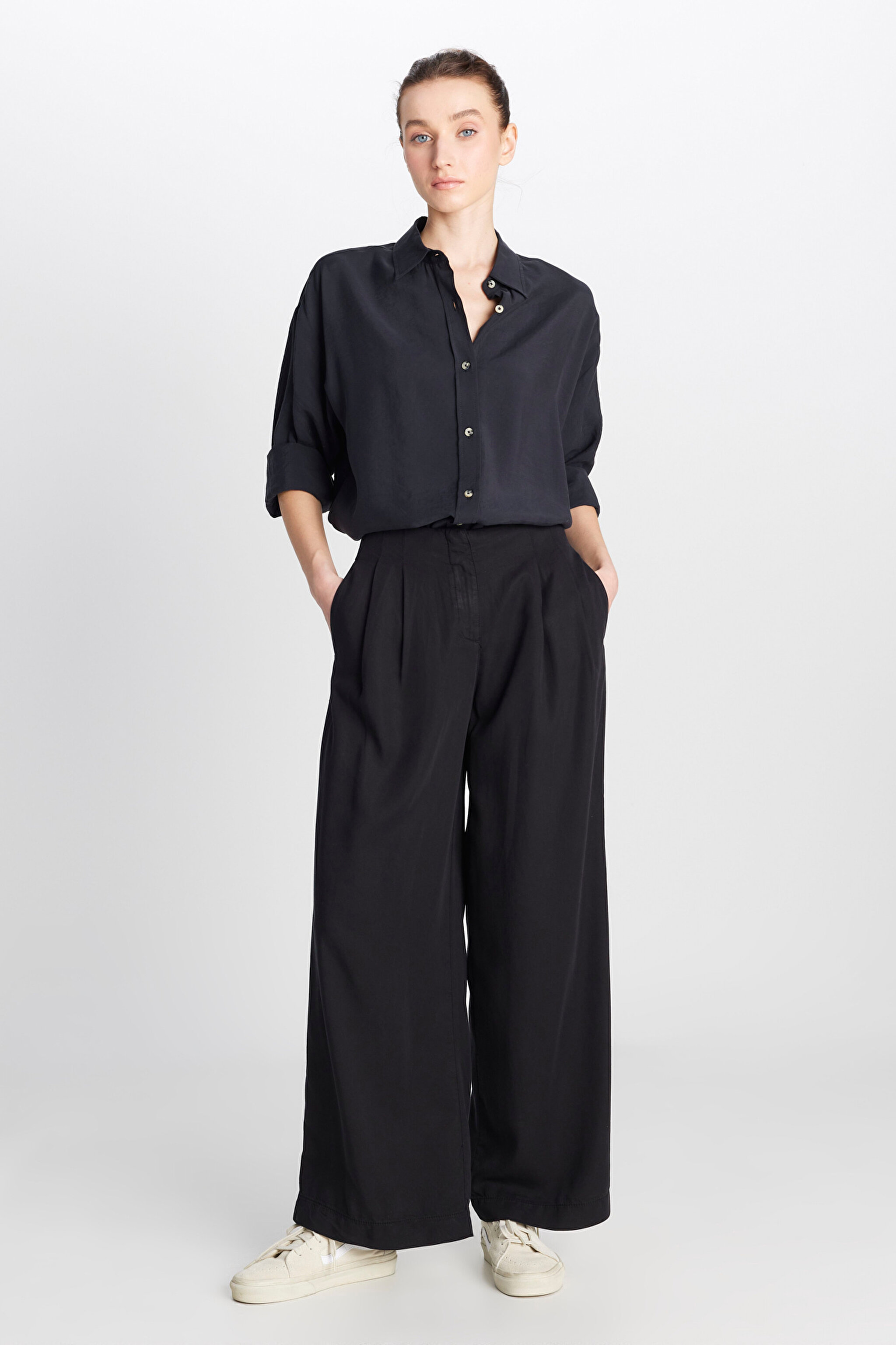 Relaxed Fit Yüksek Bel Geniş Paça Yumuşak Dokulu Siyah Pantolon
