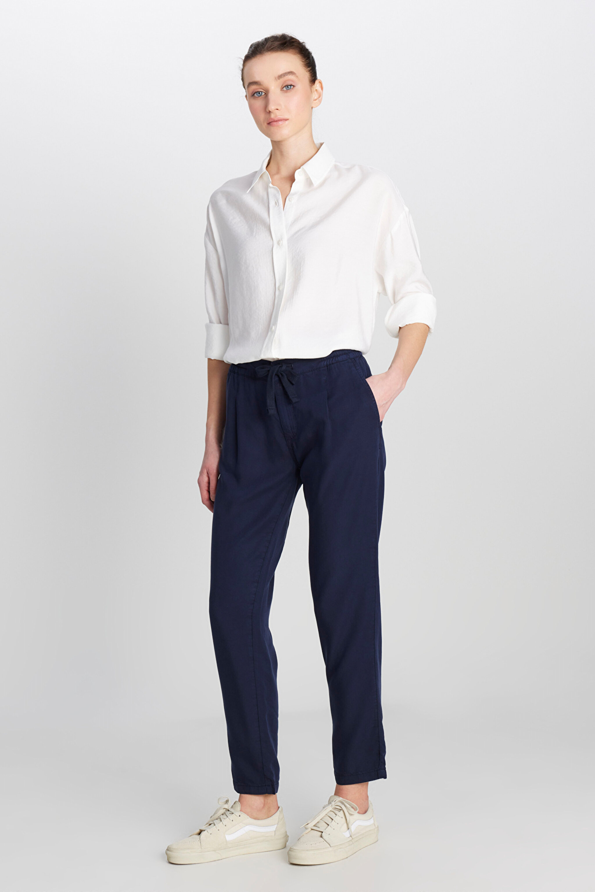 Regular Fit Normal Kesim Normal Bel Düz Paça Yumuşak Dokulu Lacivert Pantolon