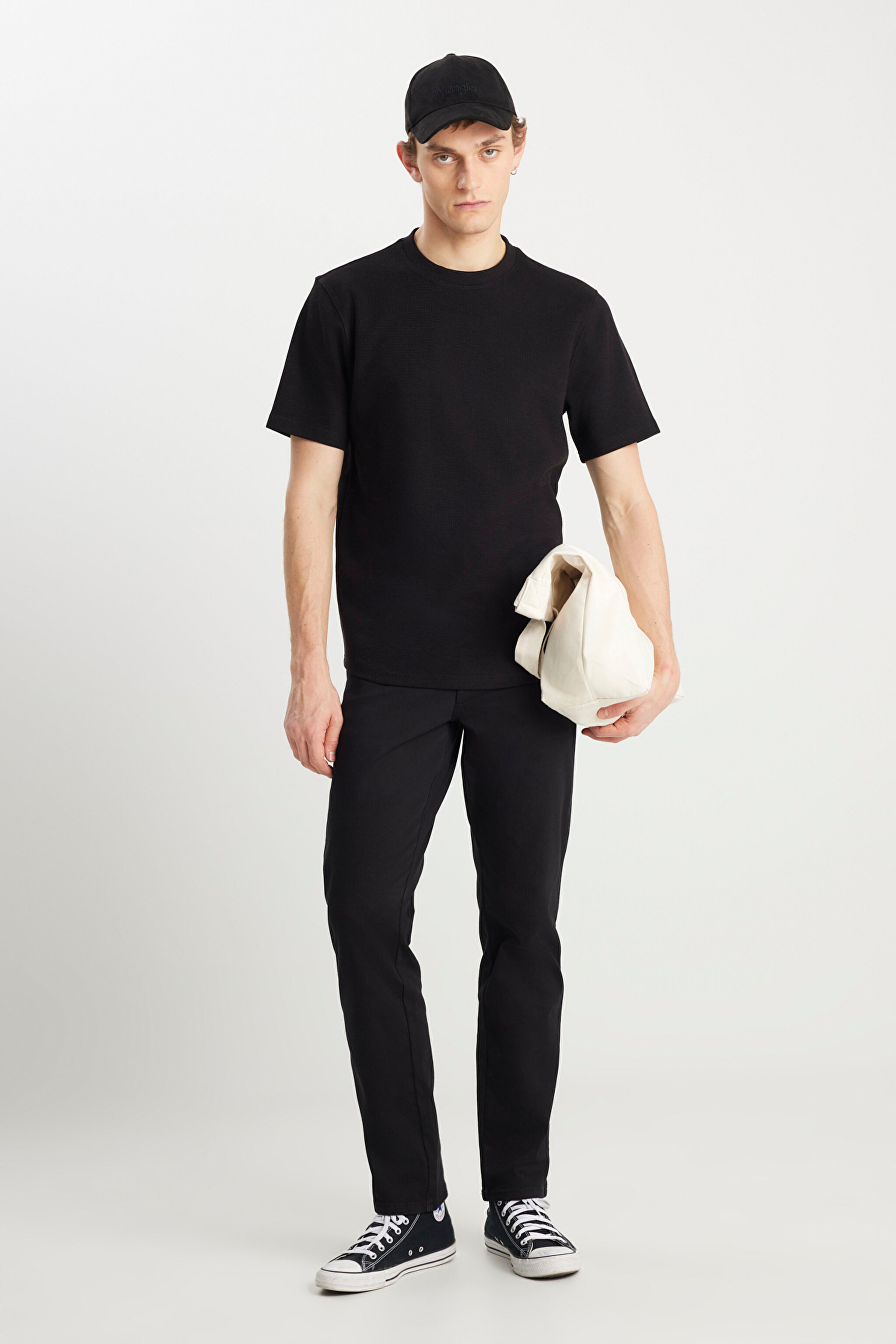 Relaxed Fit Geniş Kesim Bisiklet Yaka Siyah Dokulu Basic Tişört - Black-W2510718001 (görsel 3)