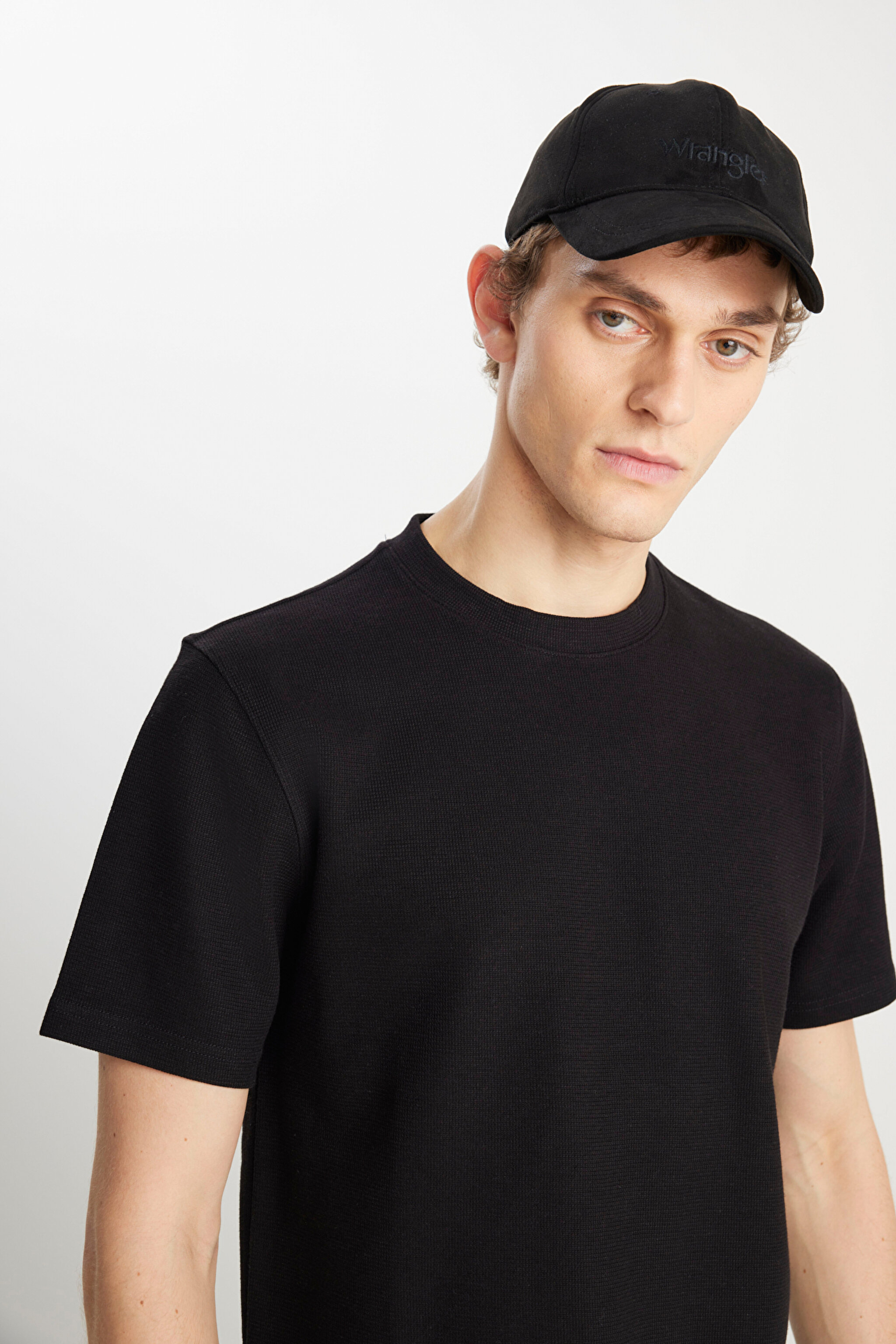 Relaxed Fit Geniş Kesim Bisiklet Yaka Siyah Dokulu Basic Tişört - Black-W2510718001 (görsel 4)