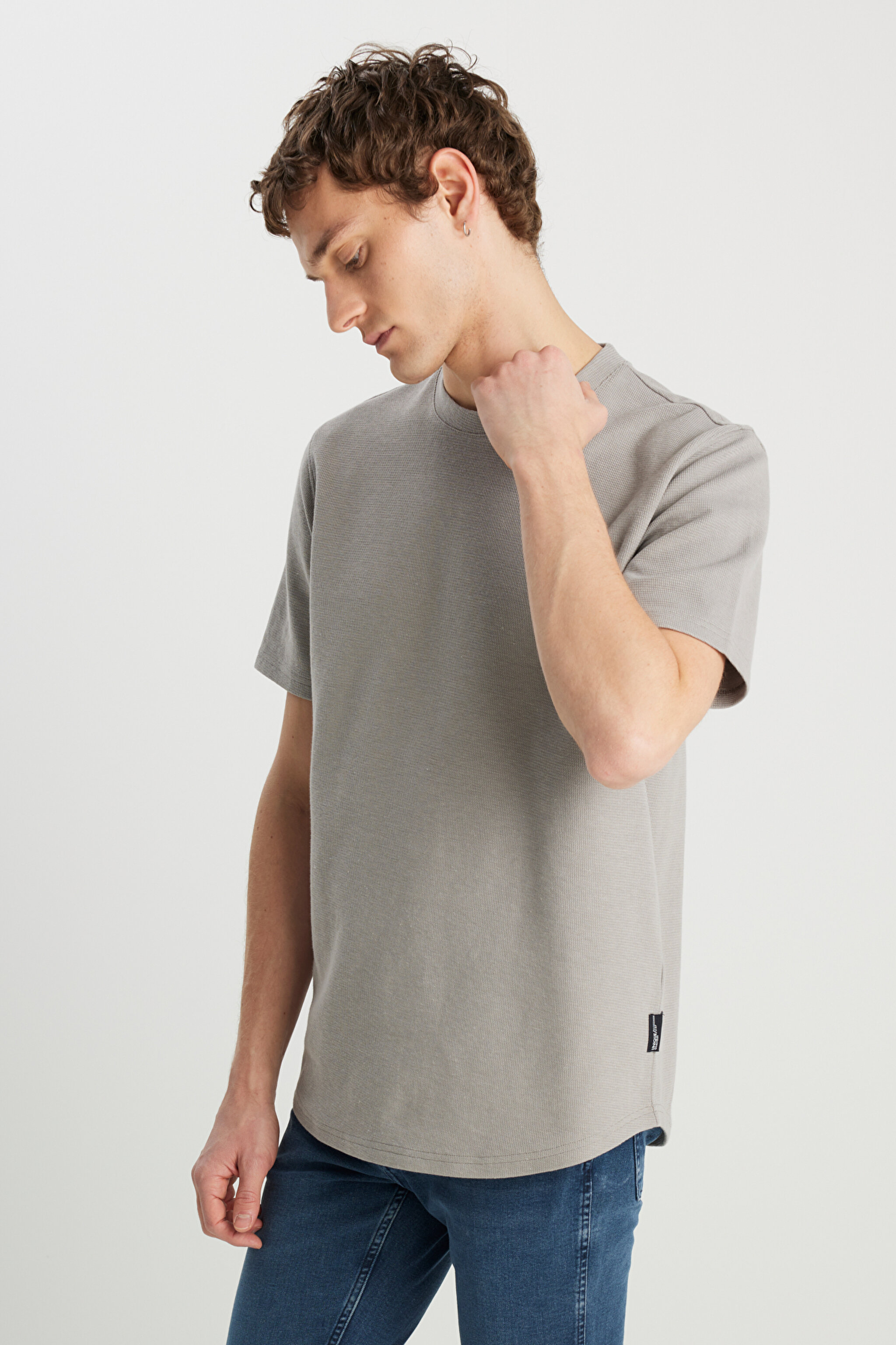 Relaxed Fit Geniş Kesim Bisiklet Yaka Gri Dokulu Basic Tişört - Gray-W2510718035 (görsel 2)