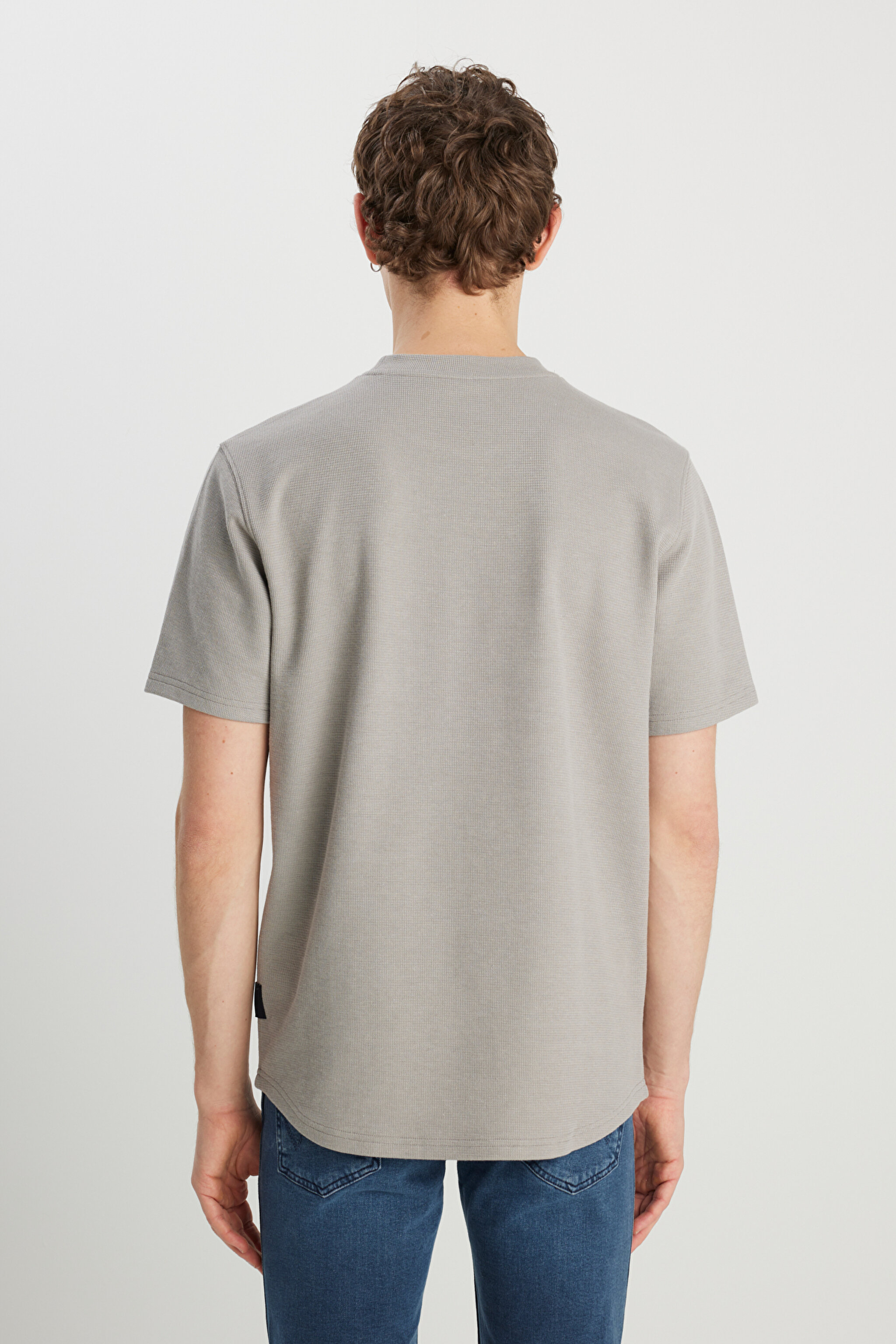 Relaxed Fit Geniş Kesim Bisiklet Yaka Gri Dokulu Basic Tişört - Gray-W2510718035 (görsel 5)