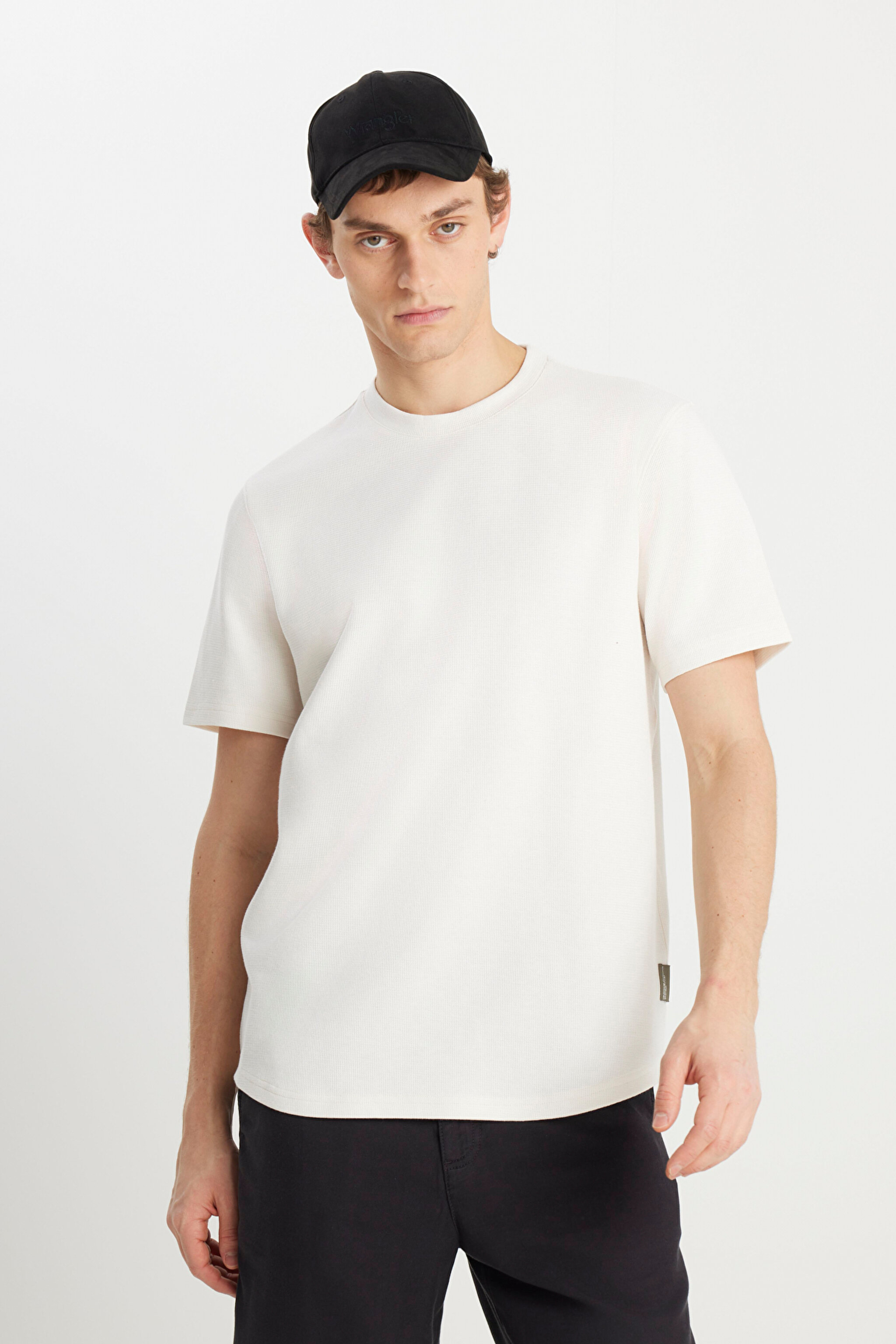 Relaxed Fit Geniş Kesim Bisiklet Yaka Ekru Dokulu Basic Tişört