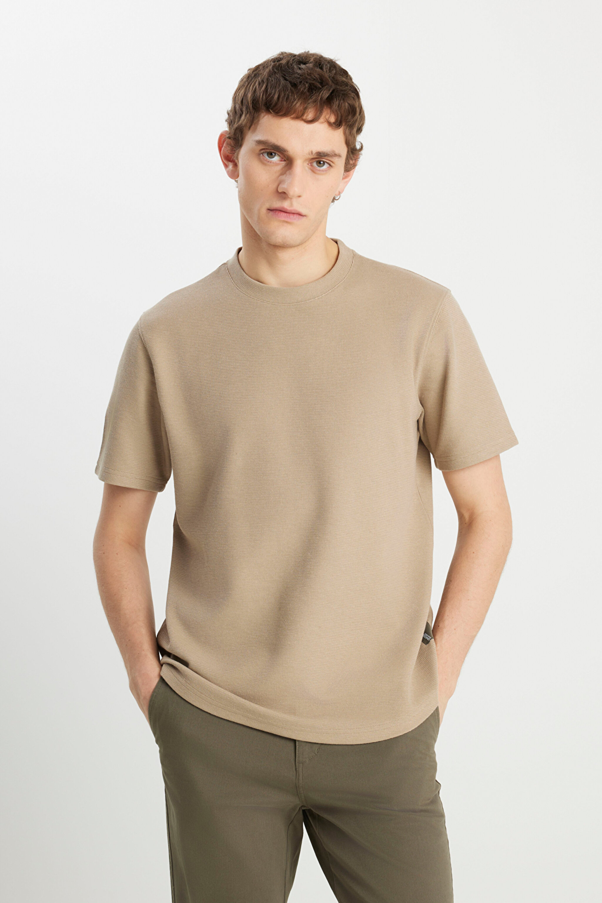 Relaxed Fit Geniş Kesim Bisiklet Yaka Bej Dokulu Basic Tişört