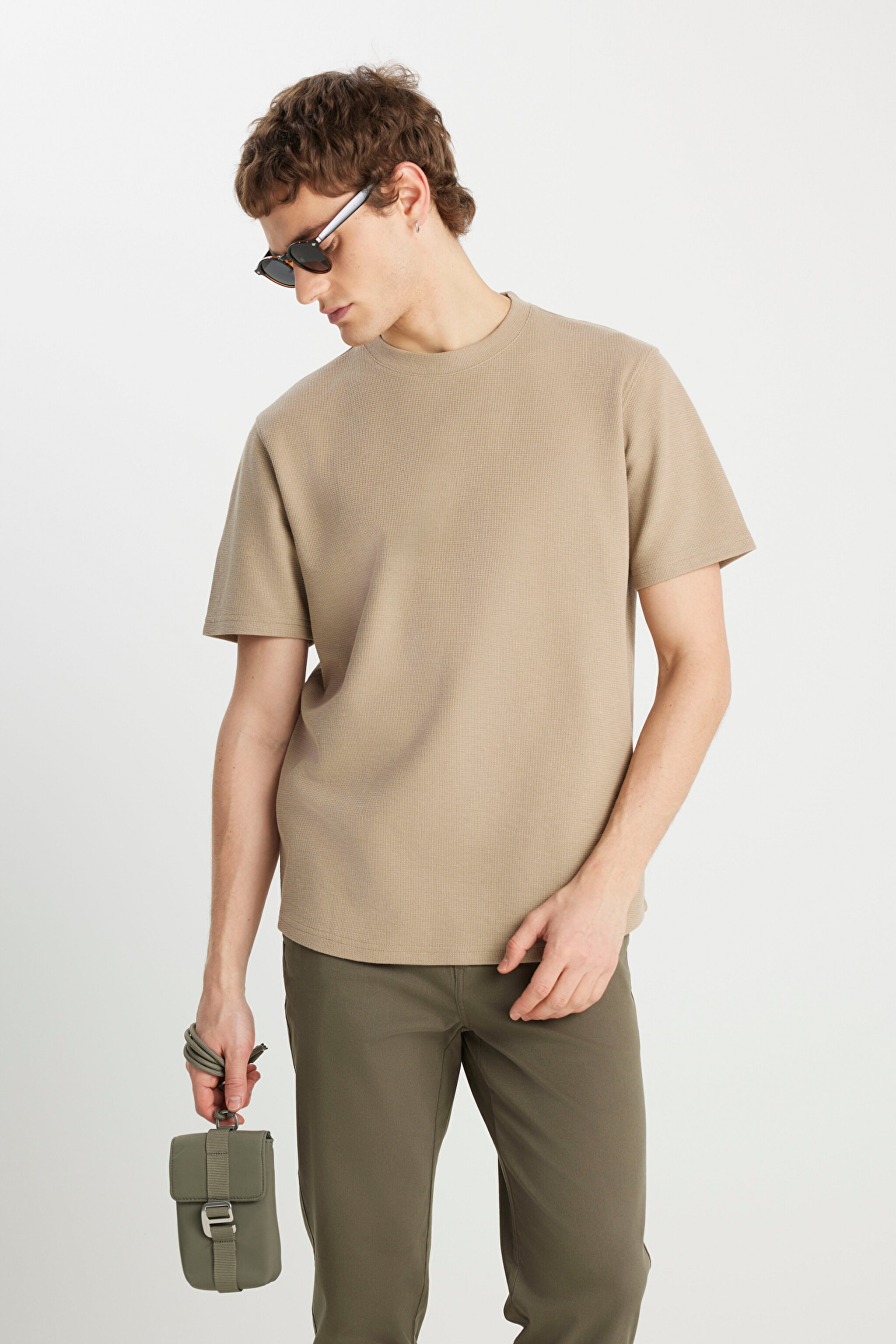 Relaxed Fit Geniş Kesim Bisiklet Yaka Bej Dokulu Basic Tişört - Beige-W2510718614 (görsel 2)