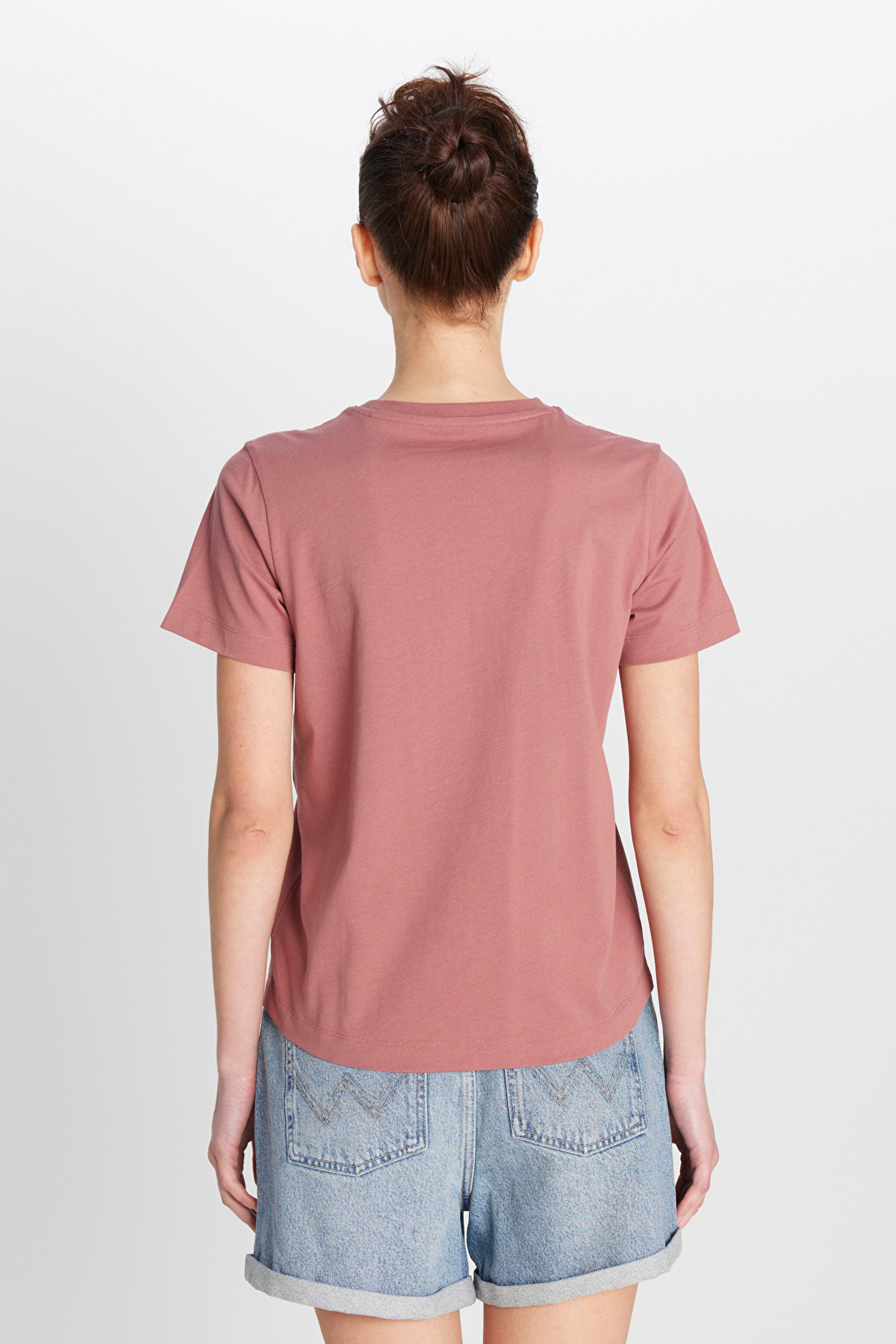 %100 Pamuk Regular Fit Normal Kesim Bisiklet Yaka Grafik Baskılı Gül Kurusu Tişört - Henna-W2510732522 (görsel 5)