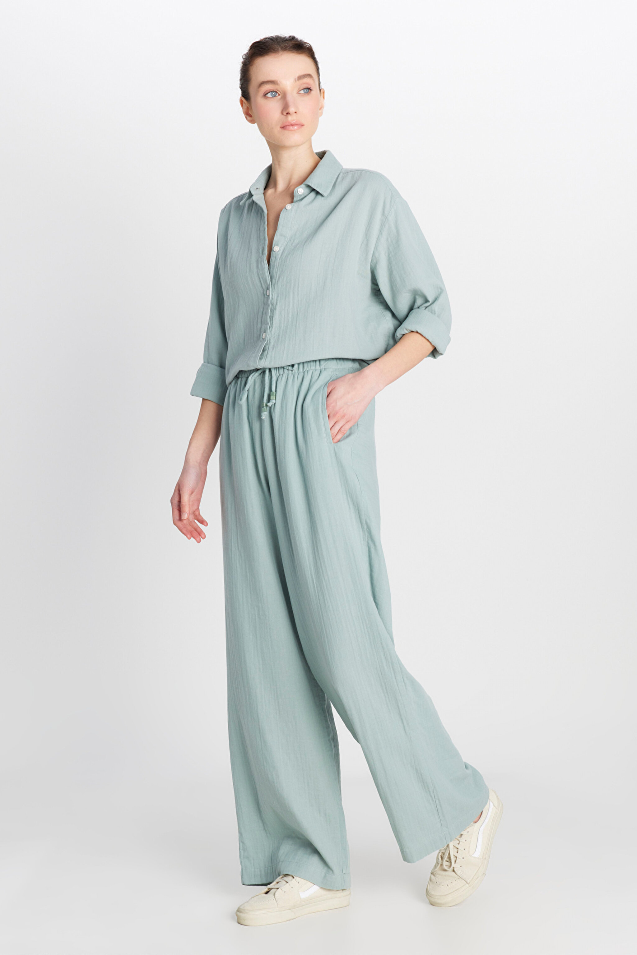 %100 Pamuk Regular Fit Normal Kesim Yüksek Bel Geniş Paça Müslin Desenli Yeşil Pantolon - Dark Green-W2510733826 (görsel 2)