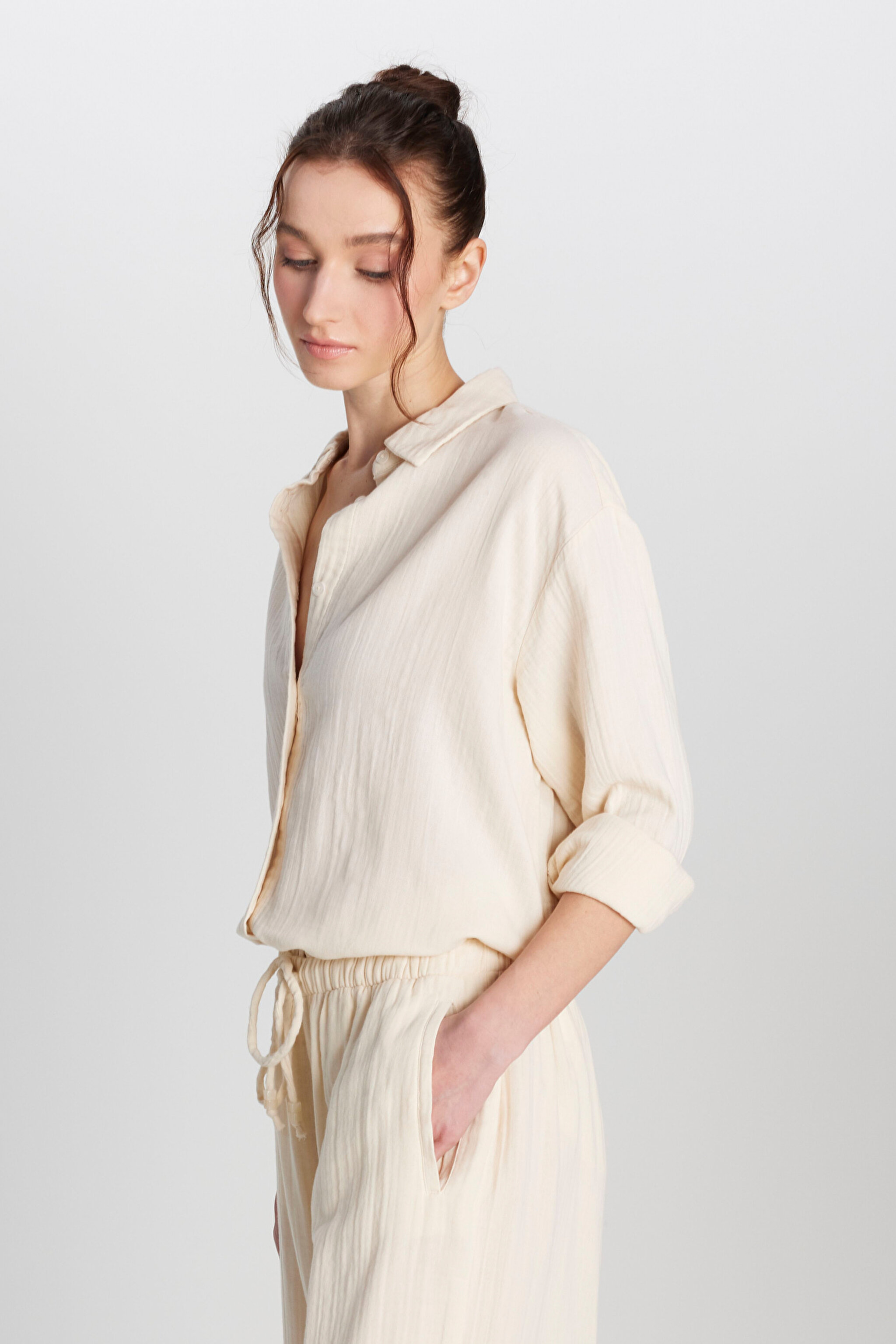 %100 Pamuk Relaxed Fit Geniş Kesim Ekru Müslin Gömlek - Ecru-W2510783104 (görsel 2)