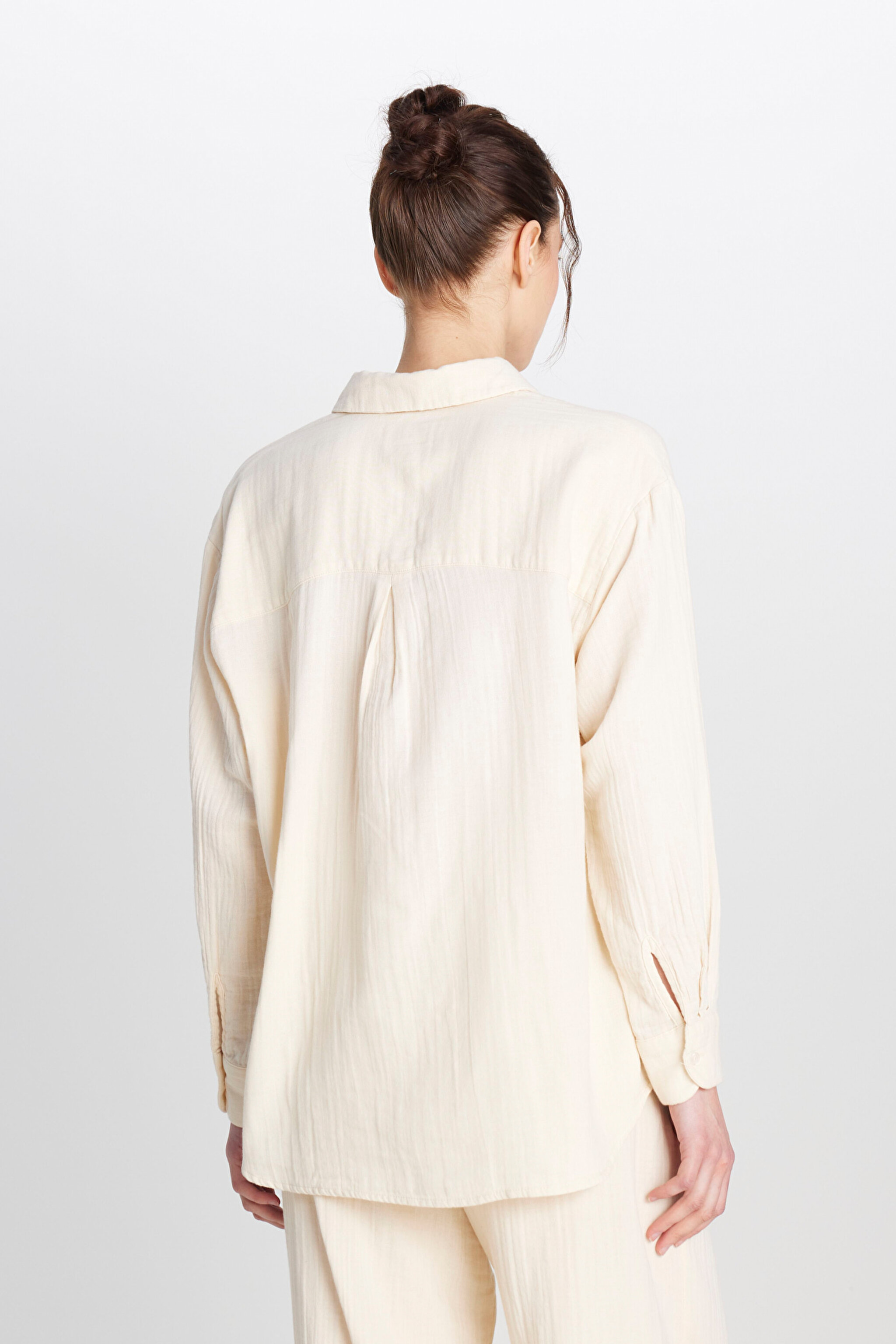 %100 Pamuk Relaxed Fit Geniş Kesim Ekru Müslin Gömlek - Ecru-W2510783104 (görsel 5)