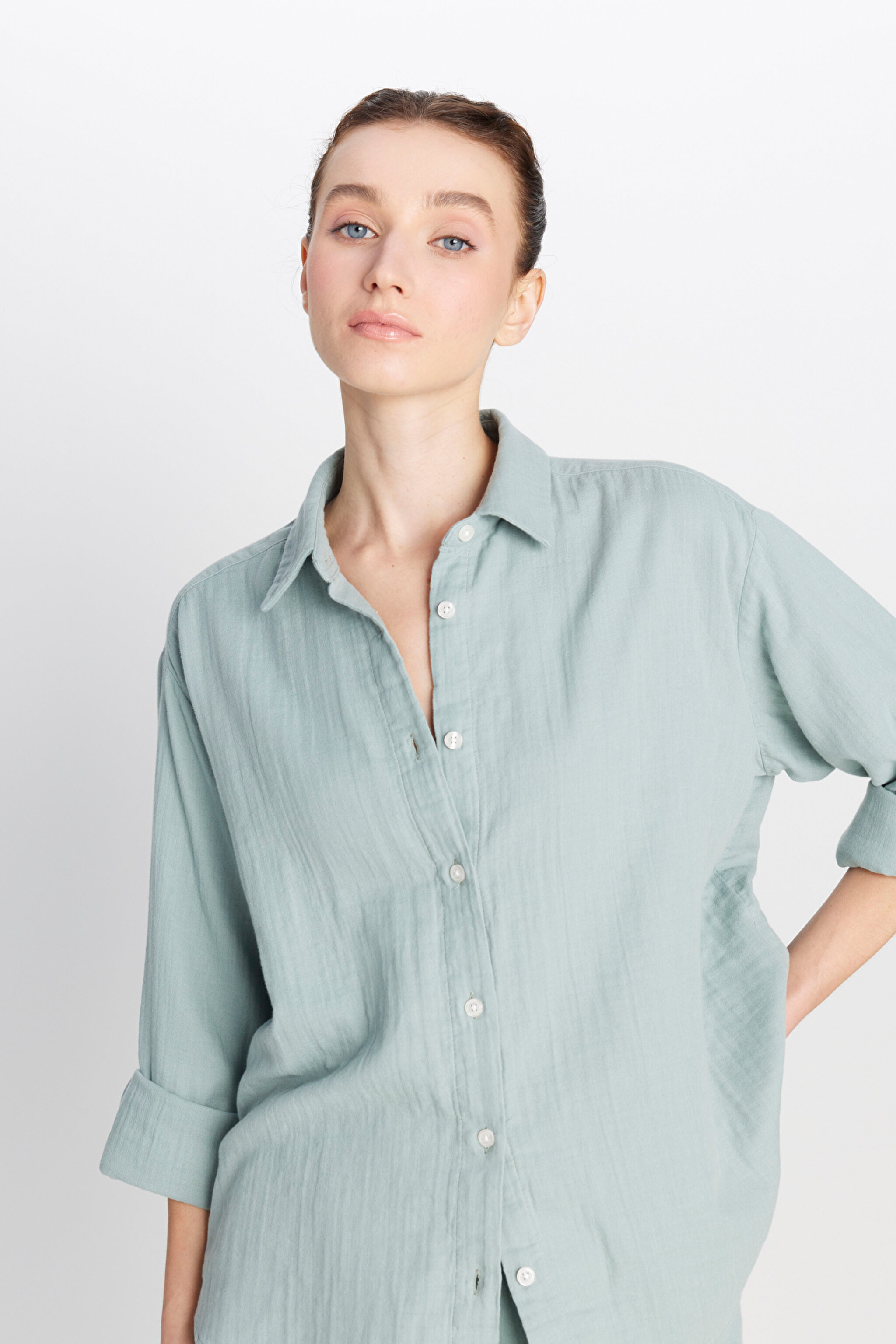 %100 Pamuk Relaxed Fit Geniş Kesim Koyu Yeşil Müslin Gömlek - Dark Green-W2510783826 (görsel 4)