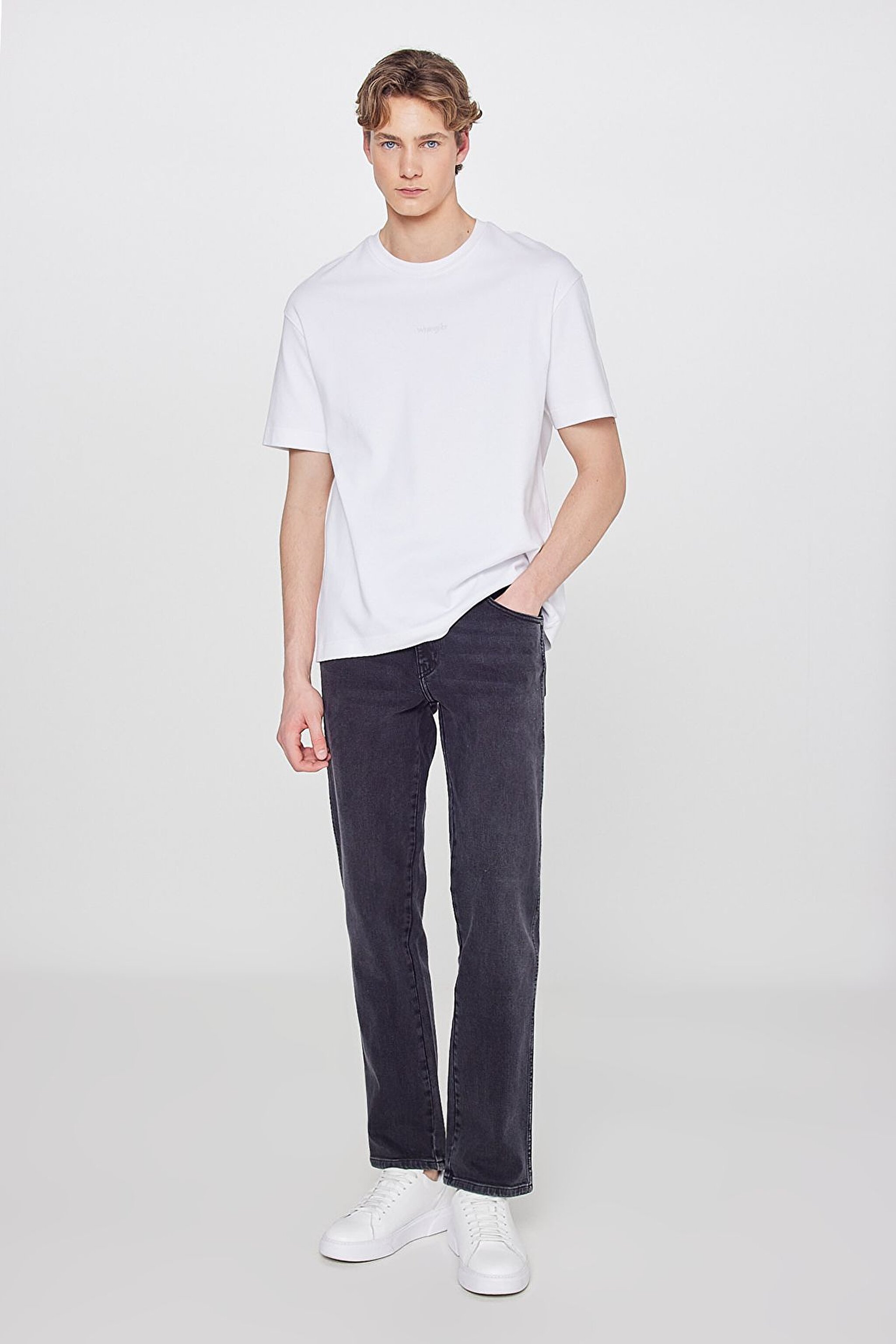 %100 Pamuk Relaxed Fit Rahat Kesim Bisiklet Yaka Minimal Logo Detaylı Tişört - Off White-W2520166102 (görsel 3)