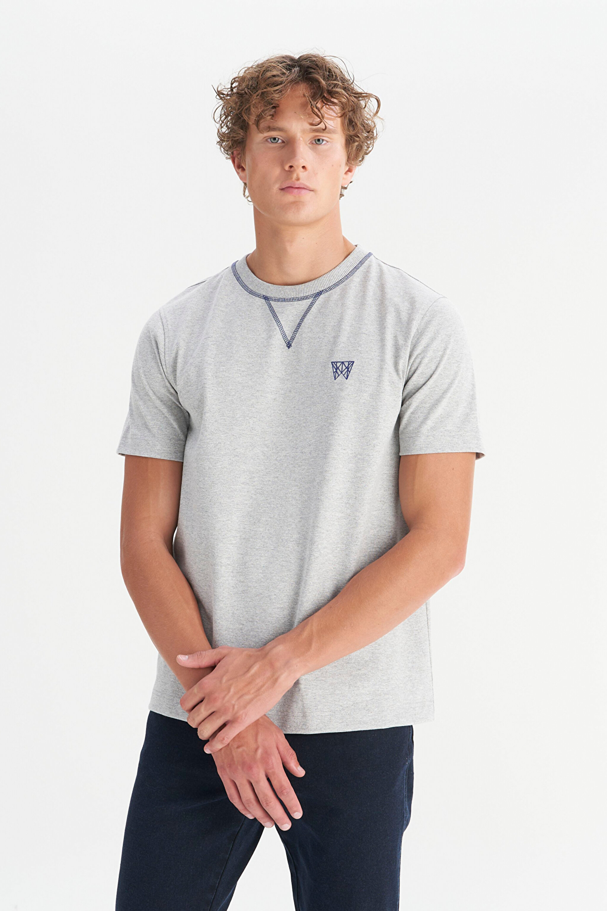 %100 Pamuk Regular Fit Normal Kesim Bisiklet Yaka Logo Detaylı Tişört - Gray Melange-W252024036
