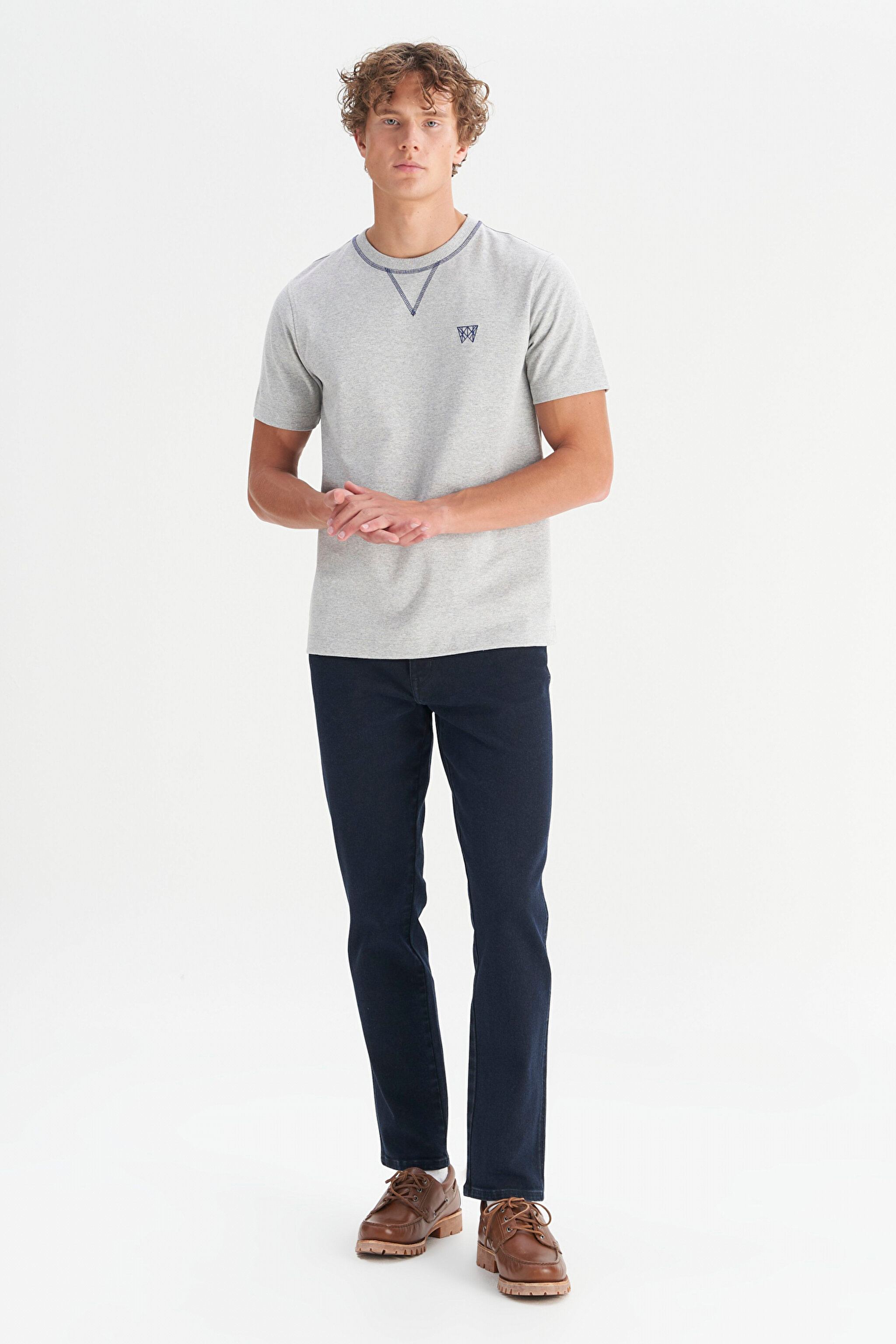 %100 Pamuk Regular Fit Normal Kesim Bisiklet Yaka Logo Detaylı Tişört - Gray Melange-W252024036 (görsel 2)