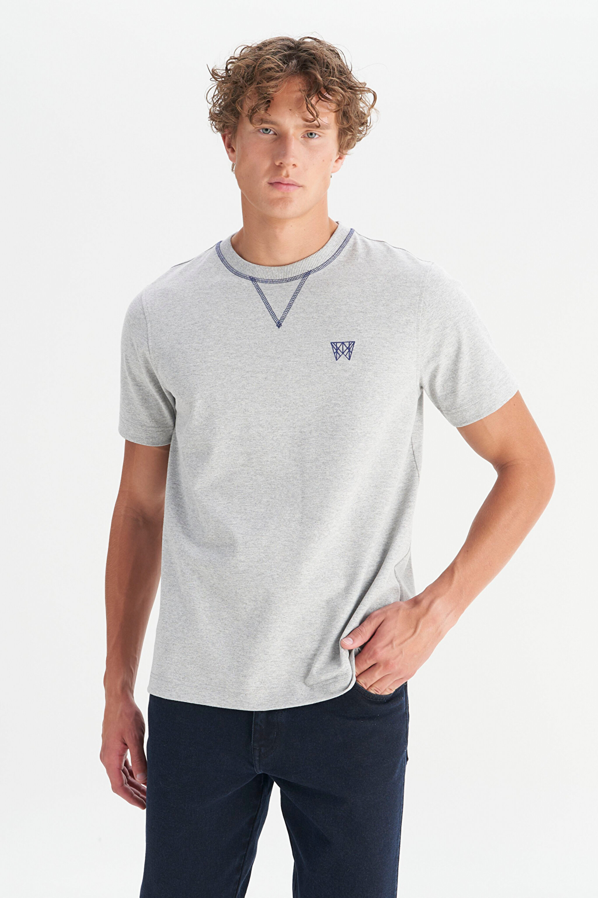 %100 Pamuk Regular Fit Normal Kesim Bisiklet Yaka Logo Detaylı Tişört - Gray Melange-W252024036 (görsel 3)