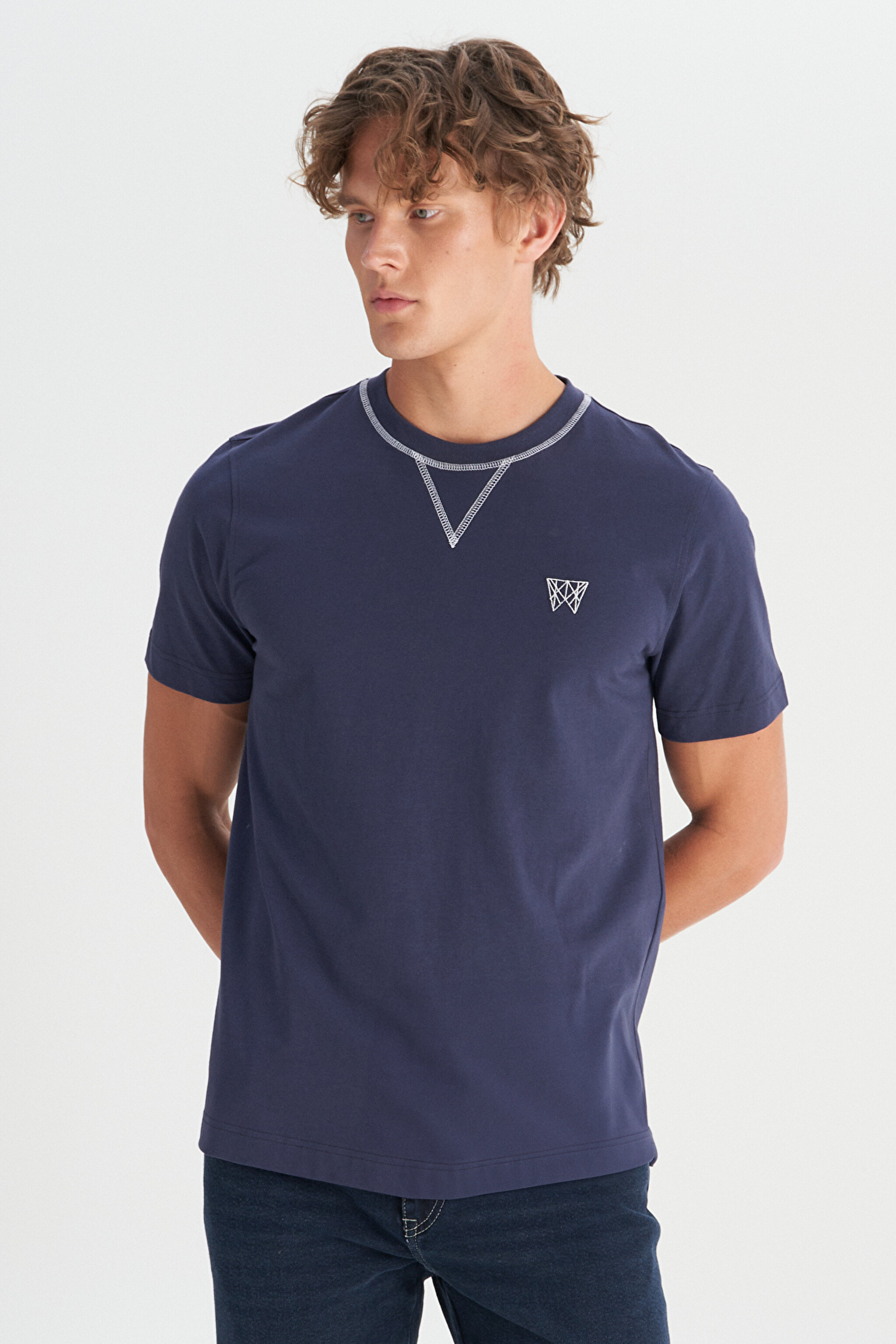 %100 Pamuk Regular Fit Normal Kesim Bisiklet Yaka Logo Detaylı Tişört