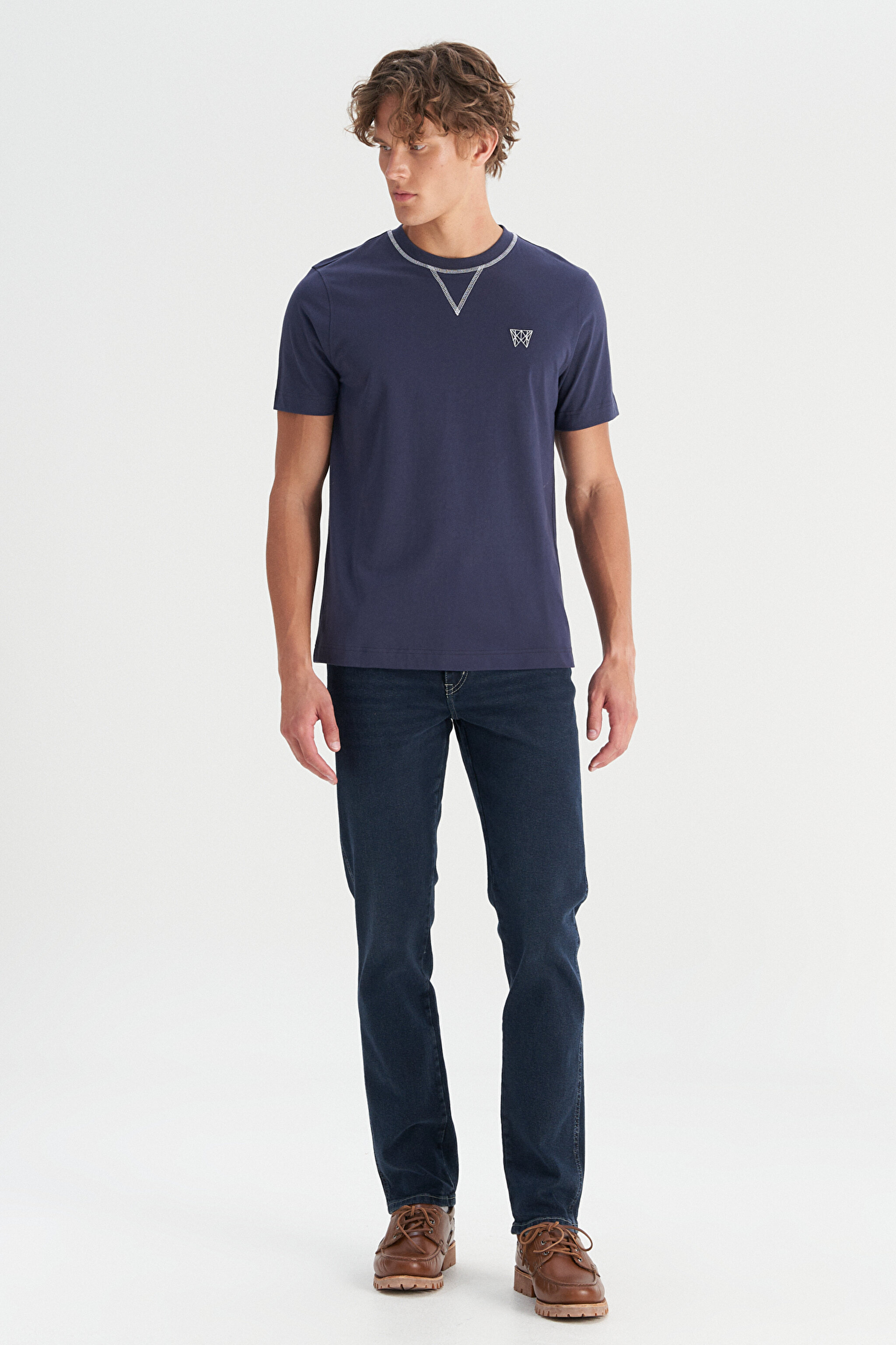 %100 Pamuk Regular Fit Normal Kesim Bisiklet Yaka Logo Detaylı Tişört - DarKNavy-W2520240411 (görsel 2)