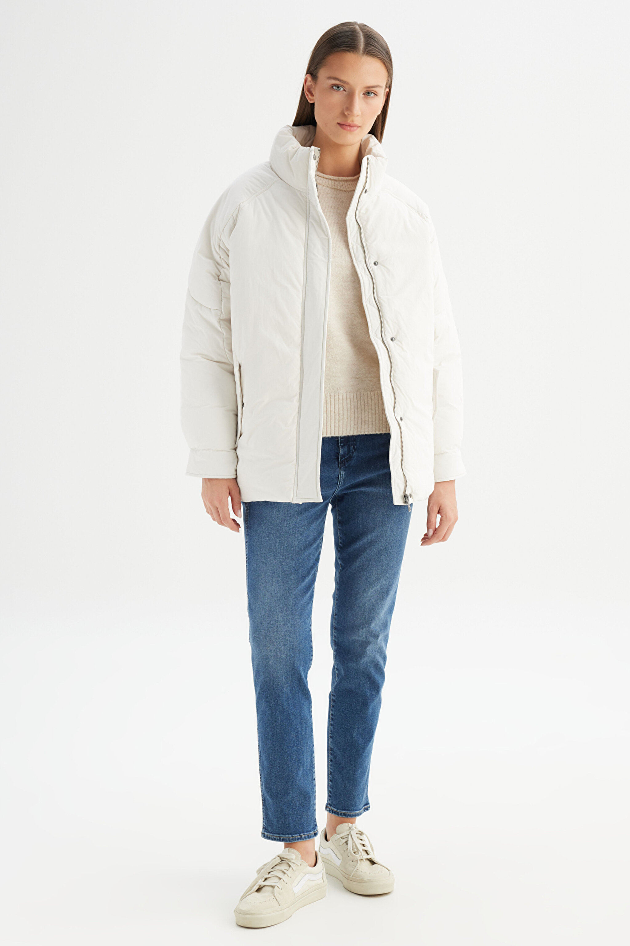 Relaxed Fit Geniş Kesim Dik Yaka Kapitone Detaylı Ekru İnce Mont - Ecru-W2520399104 (görsel 2)