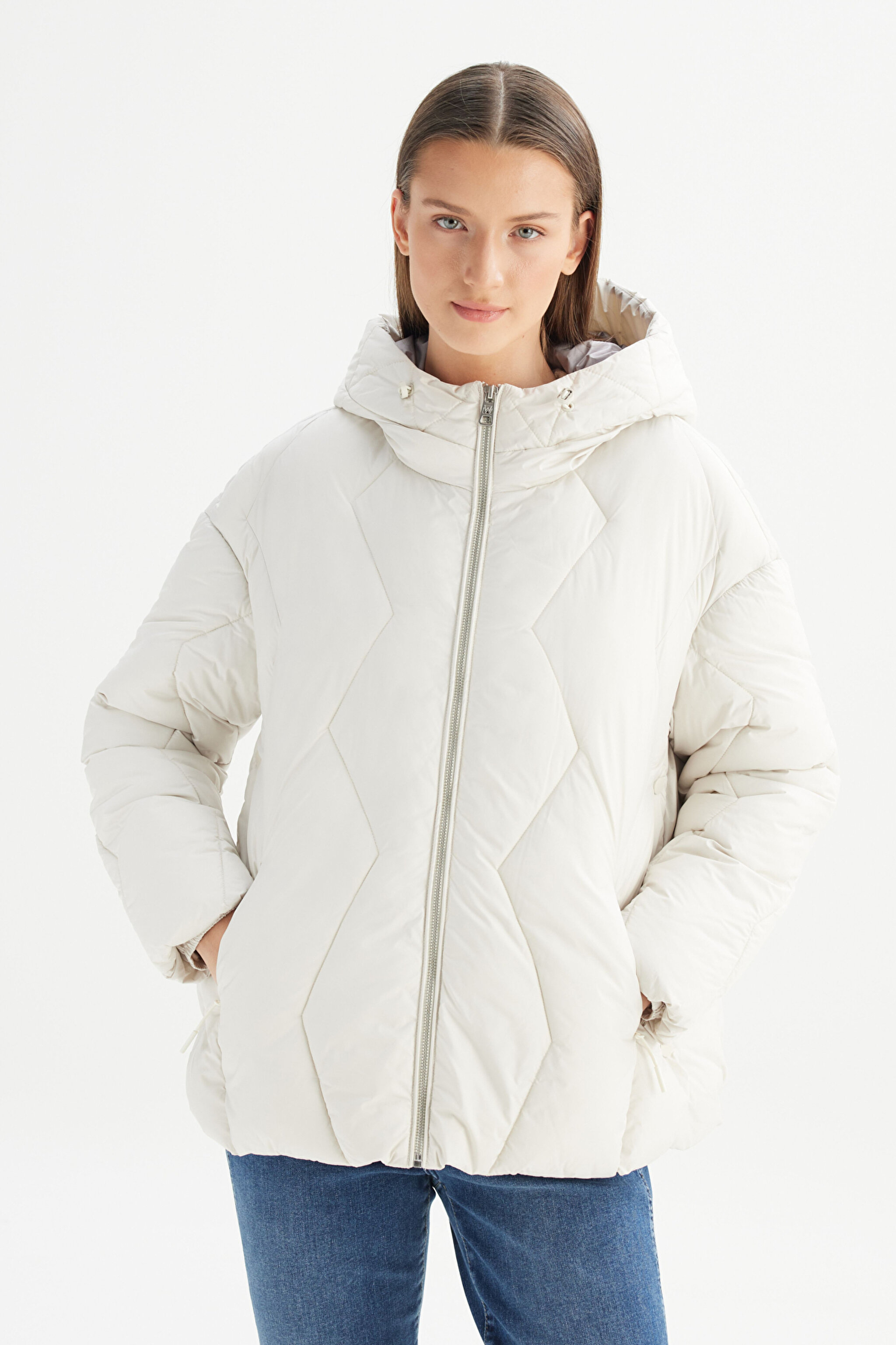 Regular Fit Normal Kesim Kapüşonlu Kırık Beyaz Şişme Mont